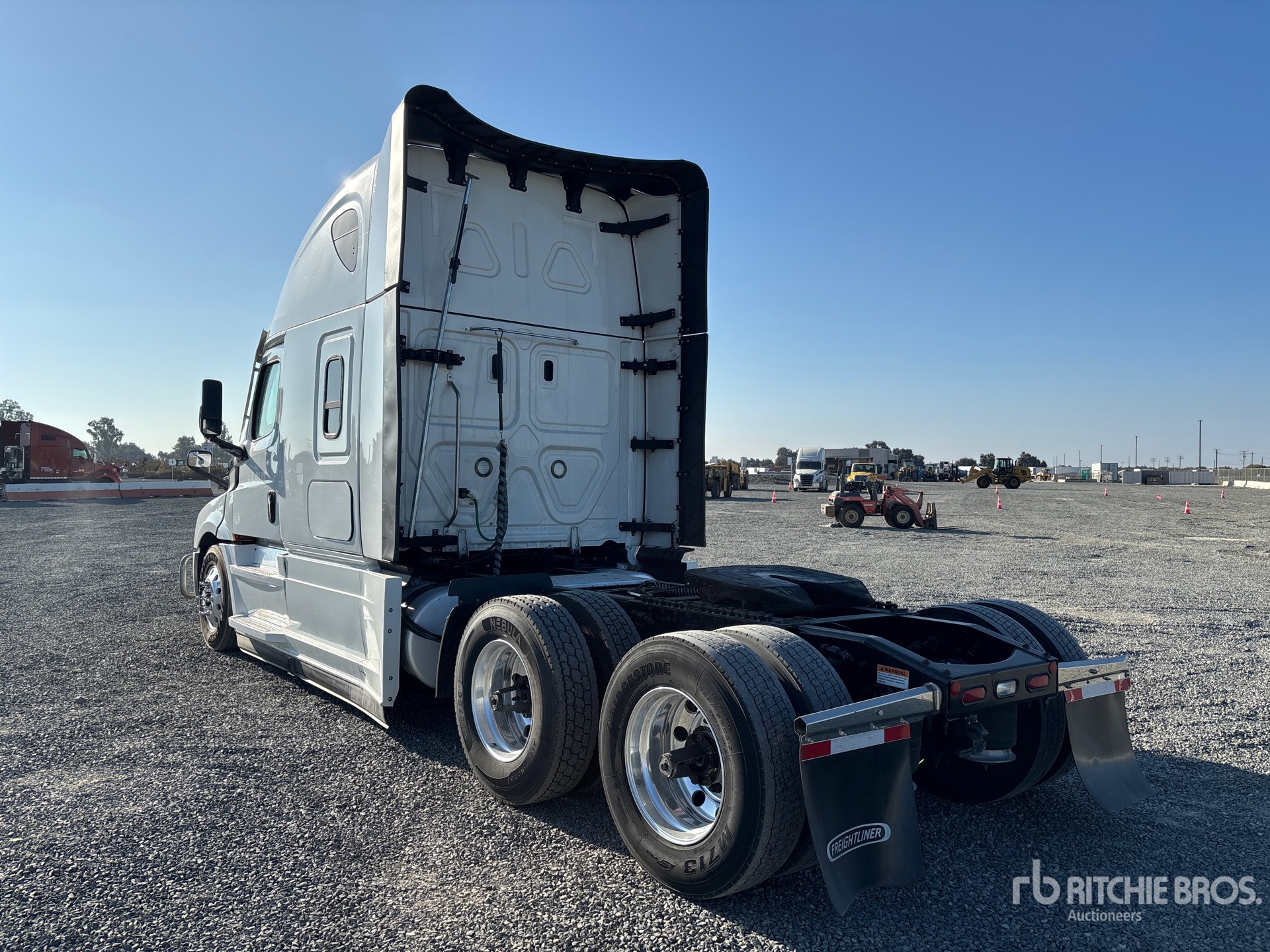 2023 Freightliner CASCADIA 126