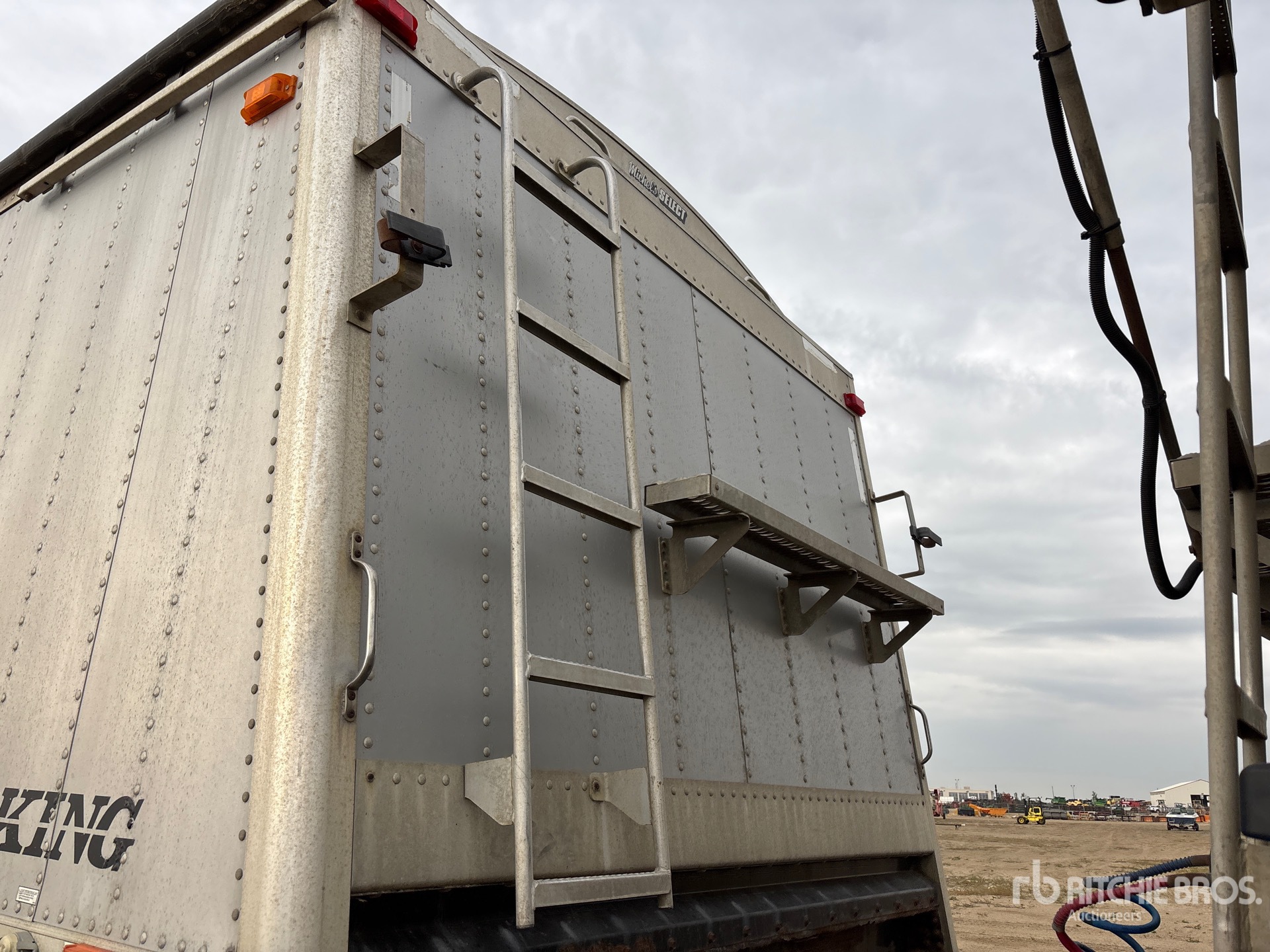 2013 Load King Tri/A Super B-Train Lead