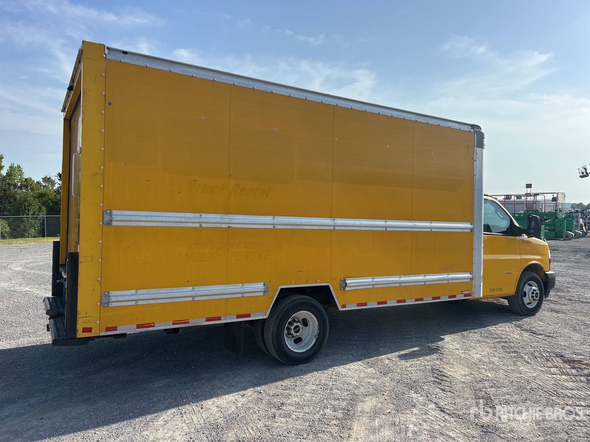 General Appearance with Imagen: esquina trasera derecha