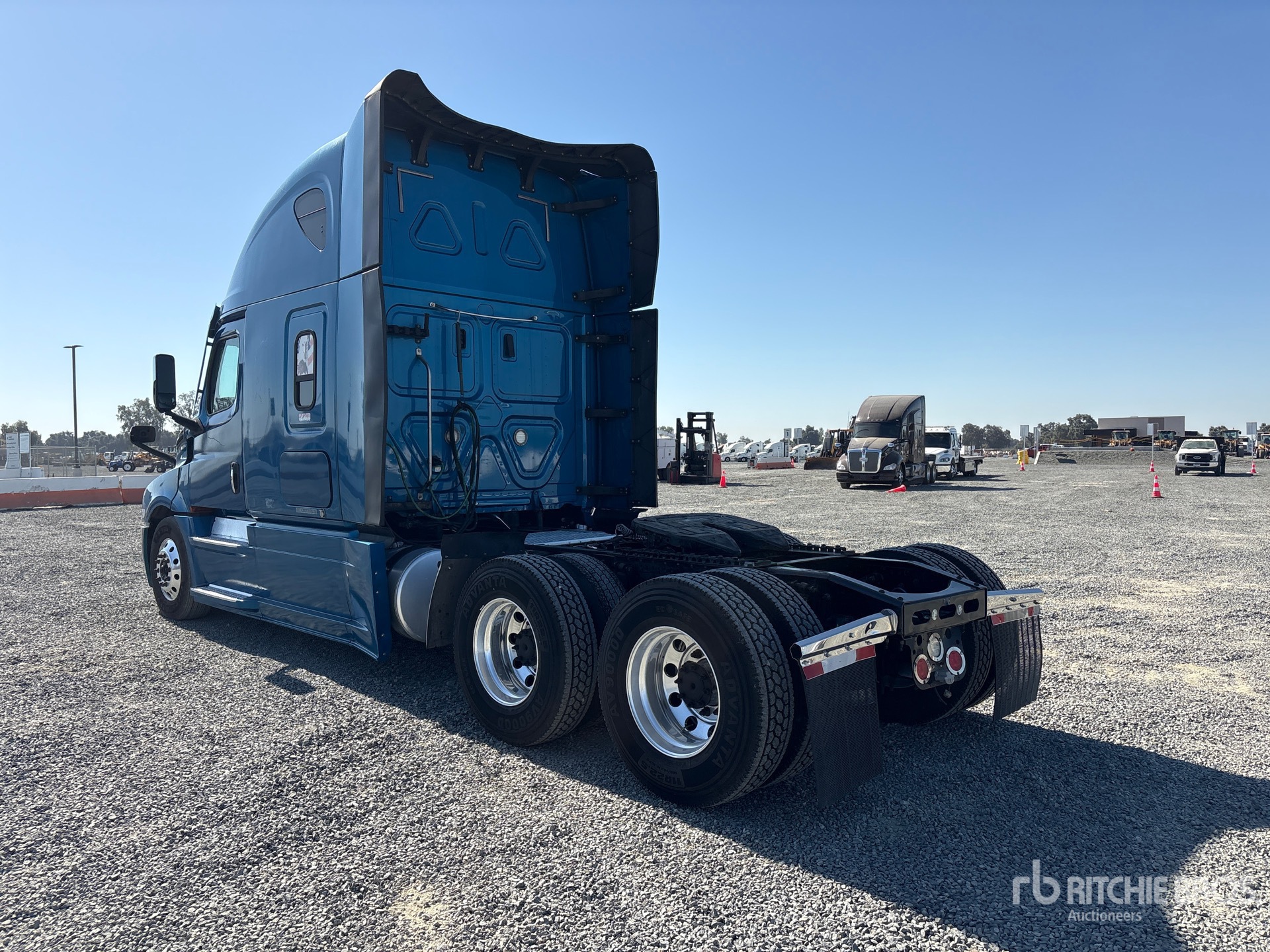 2021 Freightliner CASCADIA 126