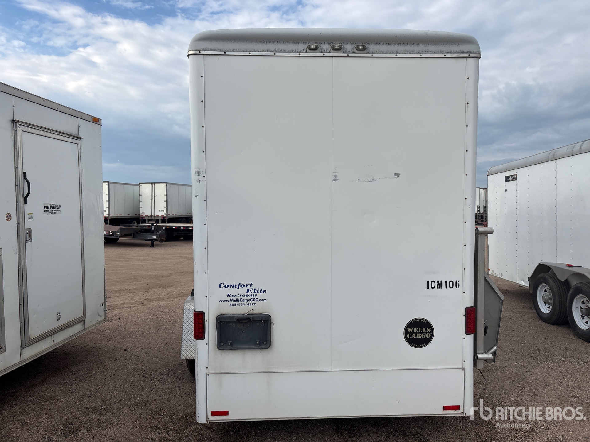 2007 Wells Cargo S/A Restroom Trailer