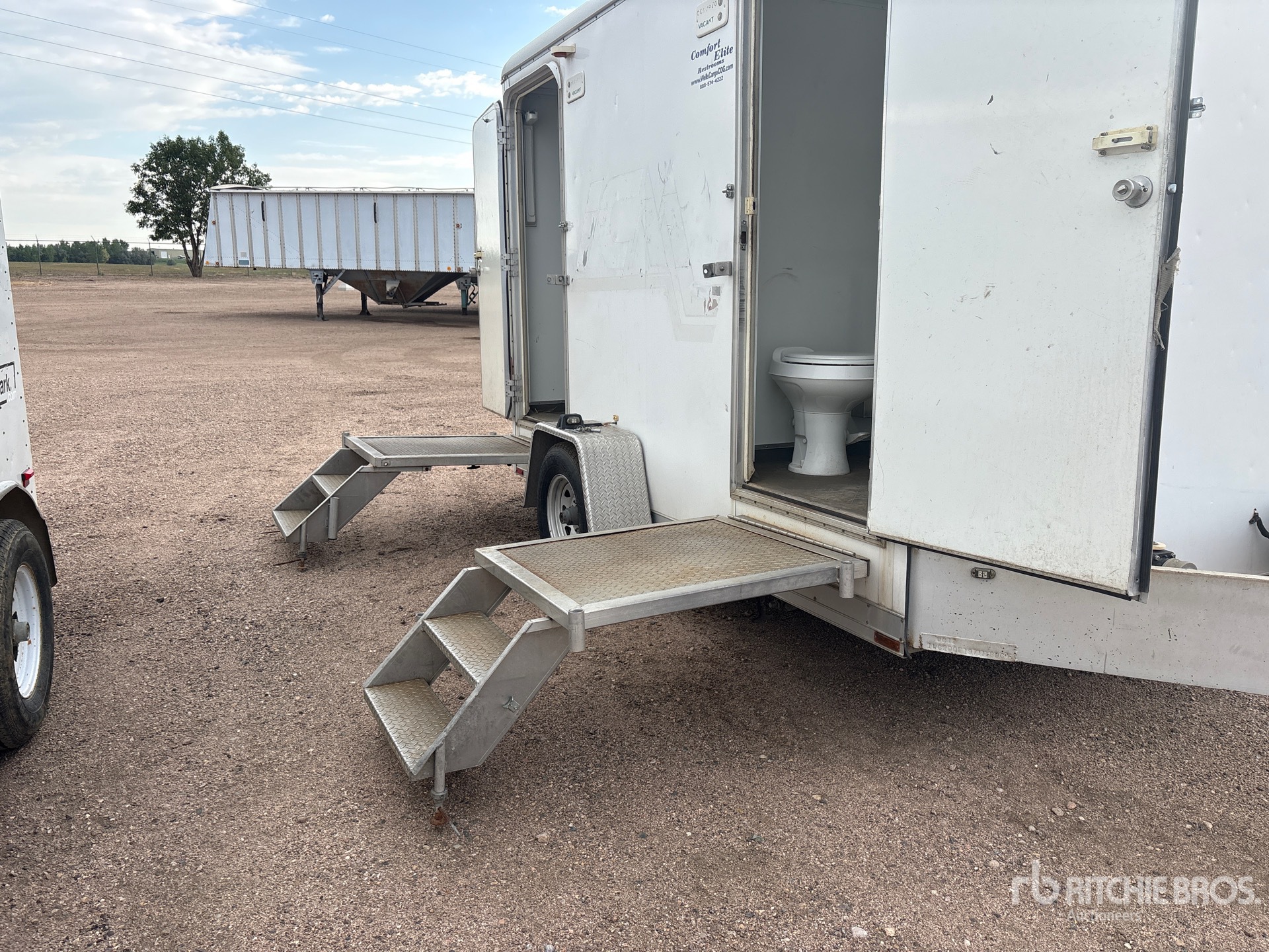 2007 Wells Cargo S/A Restroom Trailer