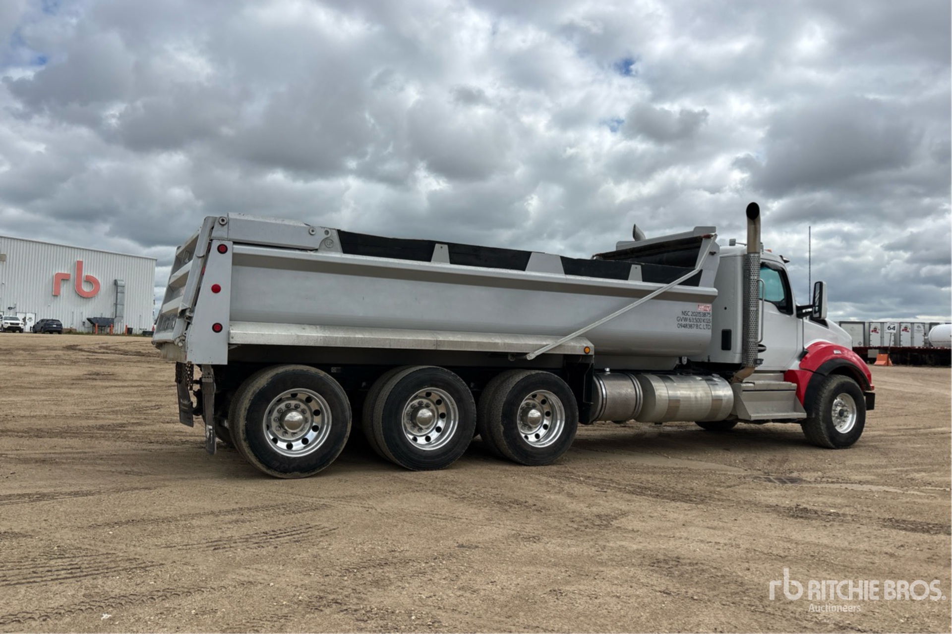 2024 Kenworth T880