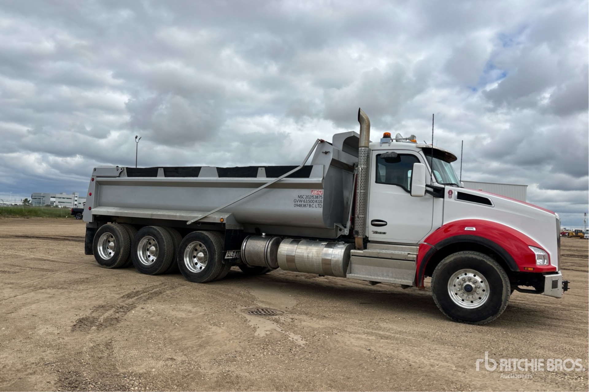 2024 Kenworth T880