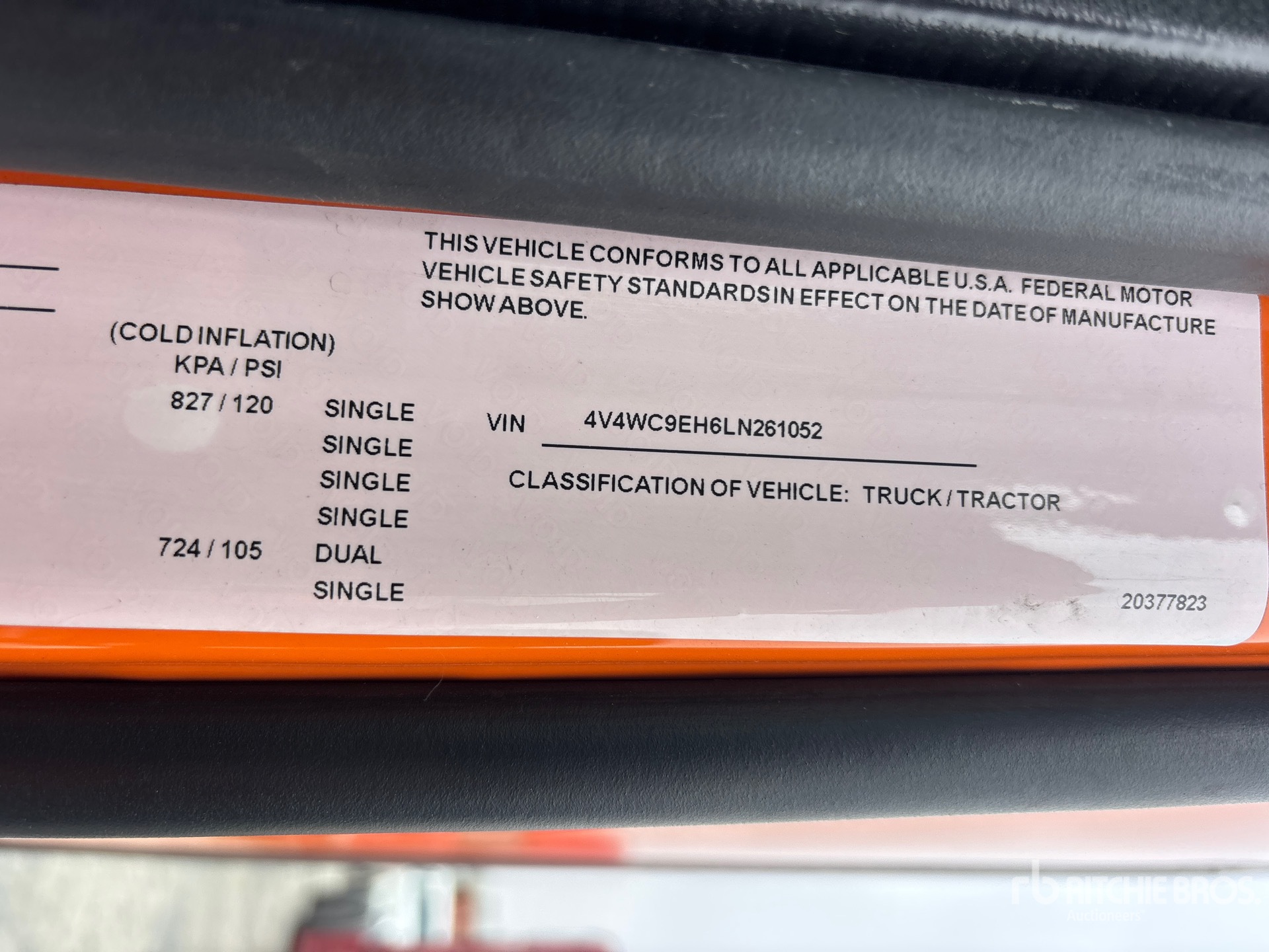 2020 Volvo VNR300