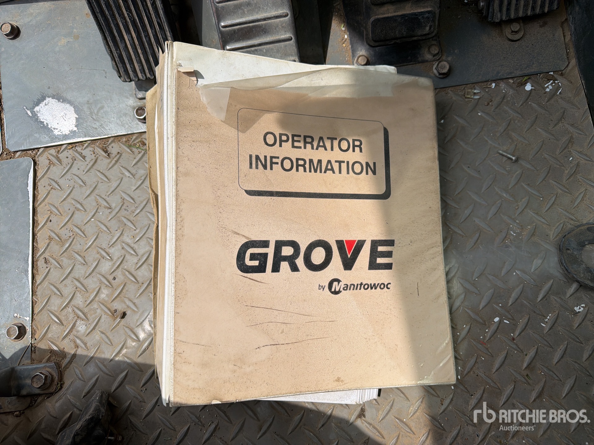 2019 Grove GRT8100