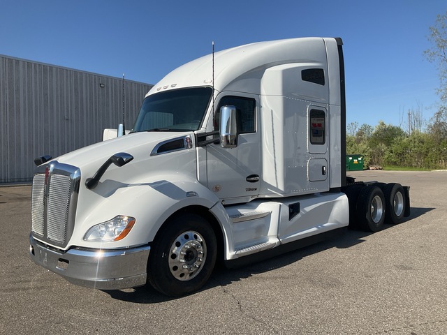 2022 Kenworth T680 6x4 T/A Sleeper Truck Tractor