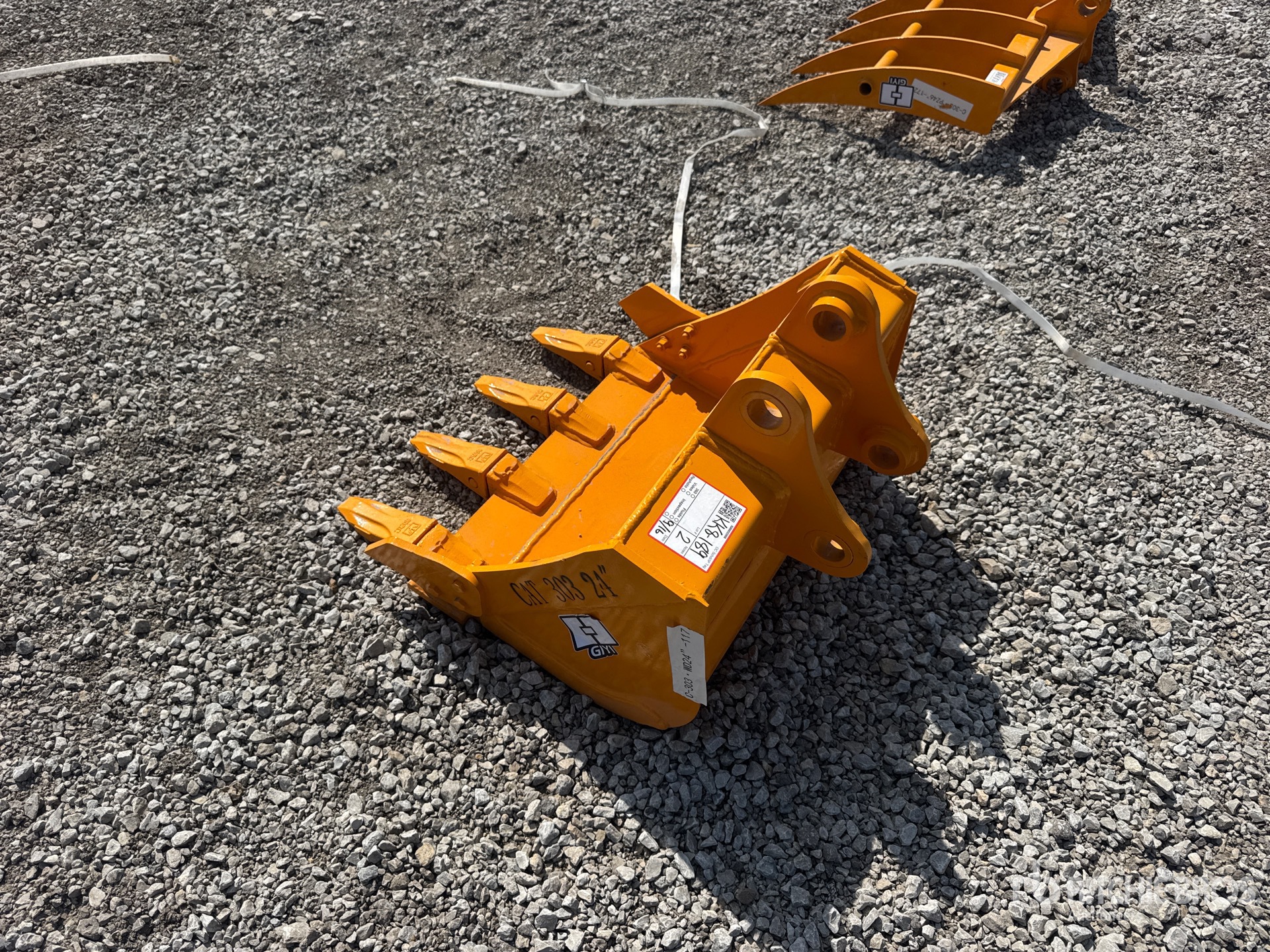 2026 GIYI 24 in - Fits Cat 303 (Unused)