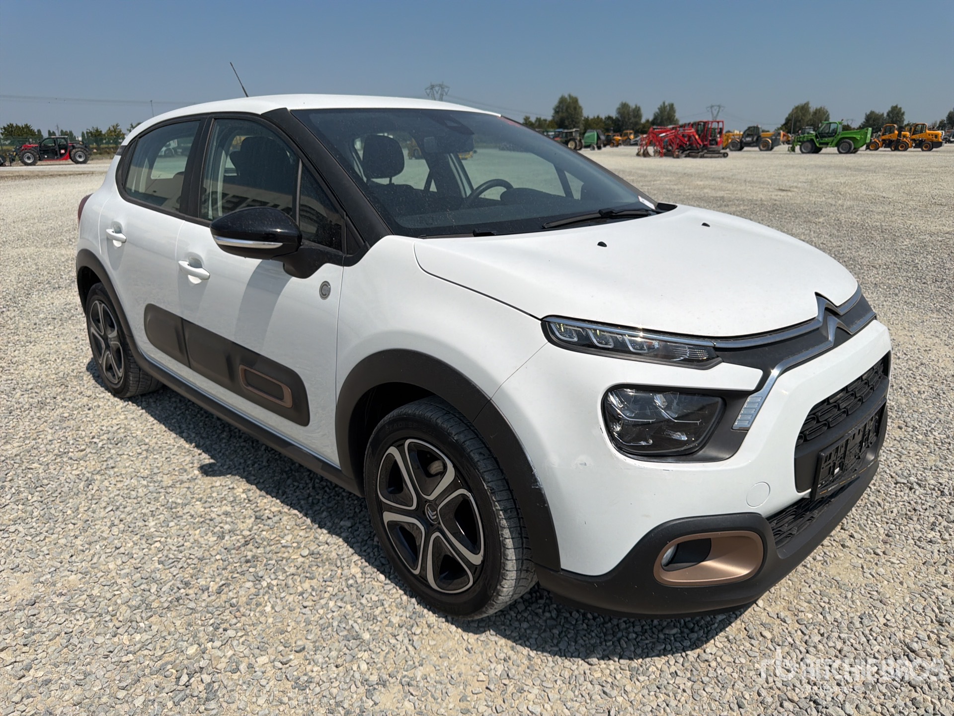 General Appearance with Picture, Right Front Corner