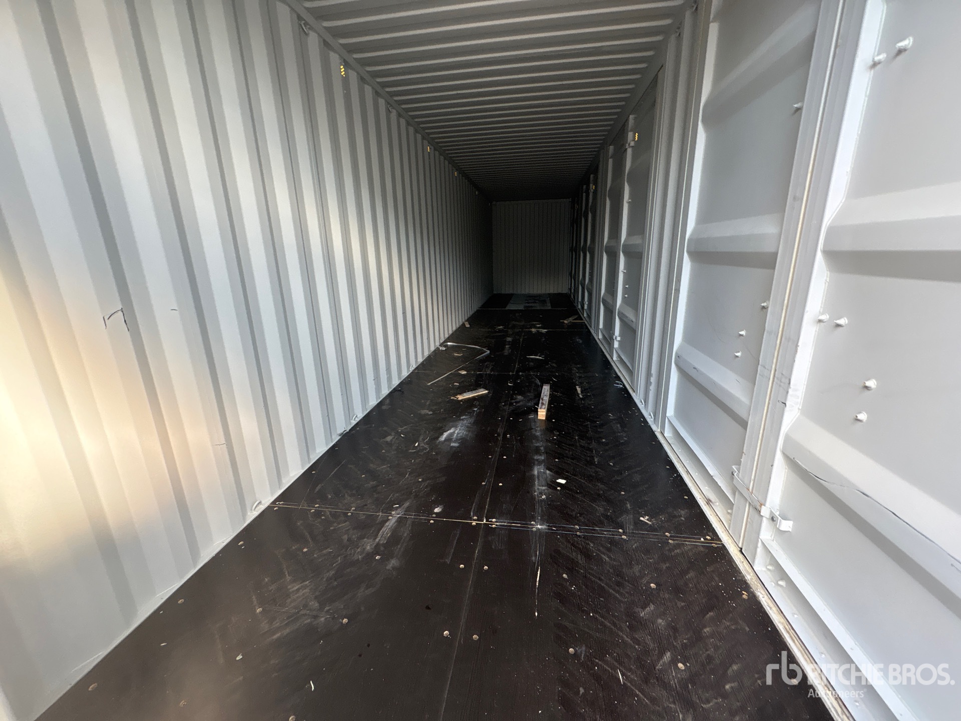 2026 LYALS 40 FT HIGH CUBE MULTI-DOOR