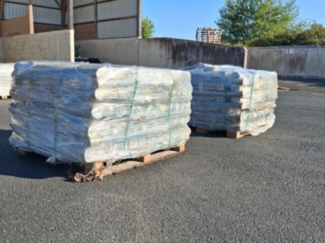Quantity of (30000) Stakes 0.80m (green)