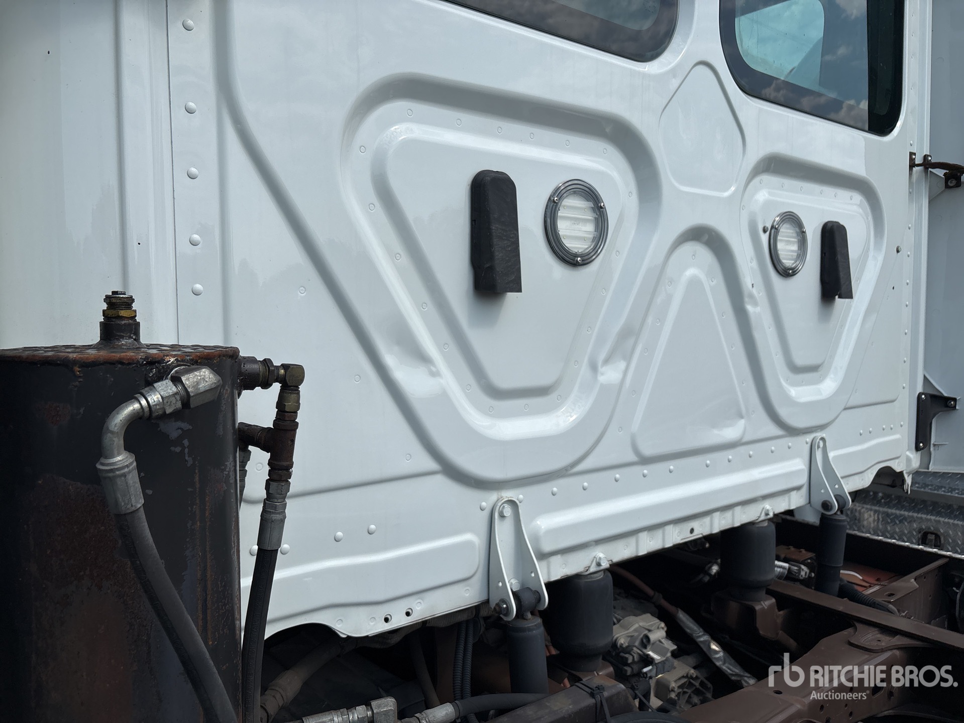 2019 Freightliner Cascadia 113