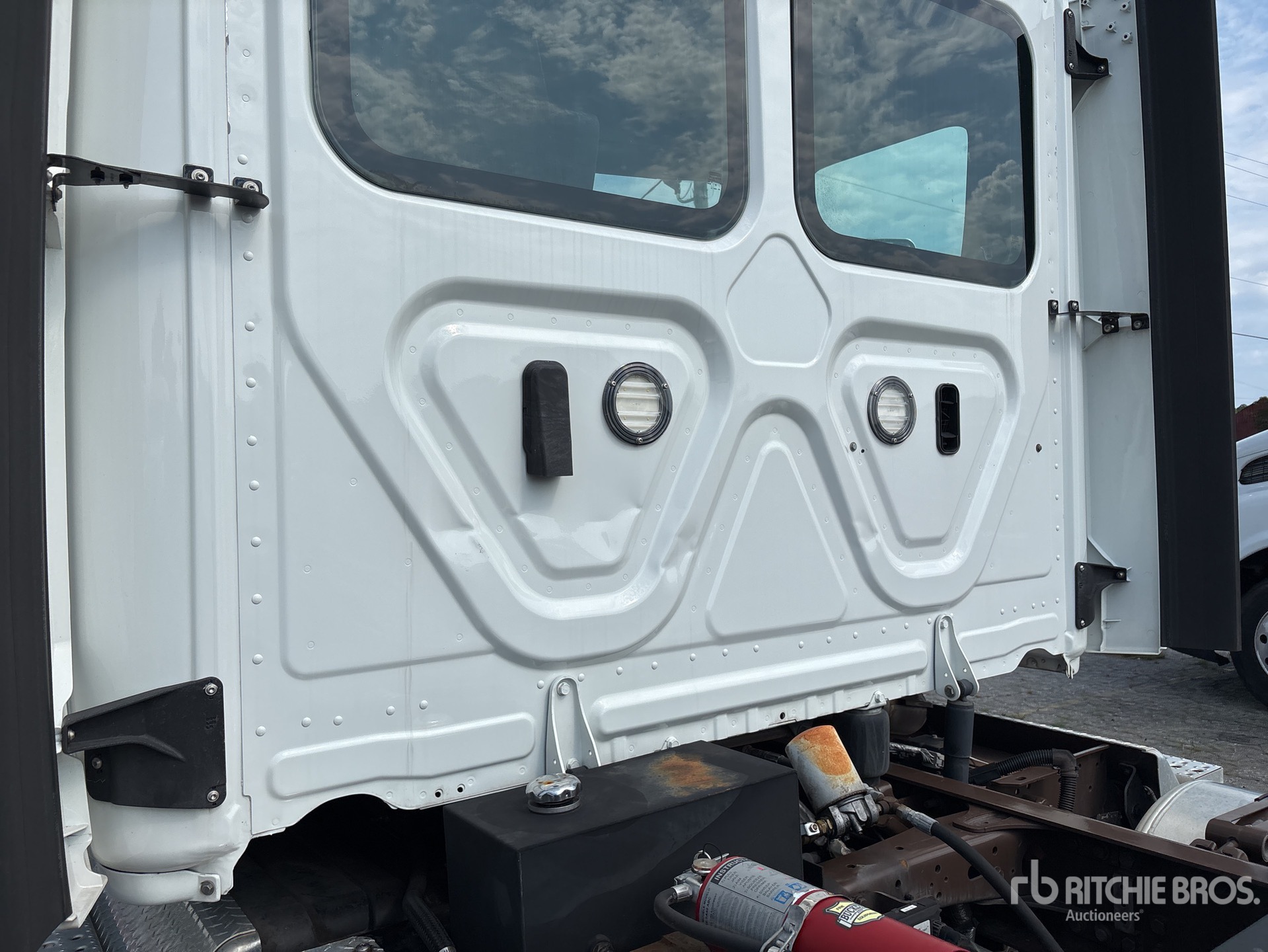 2019 Freightliner Cascadia 113