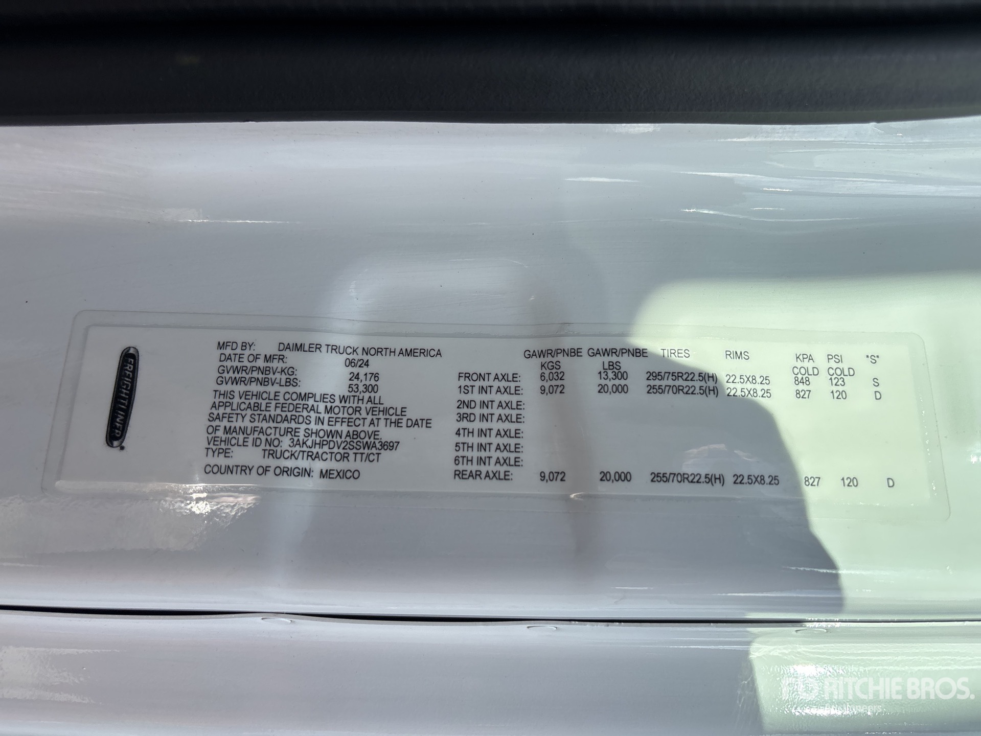 2025 Freightliner CASCADIA 116