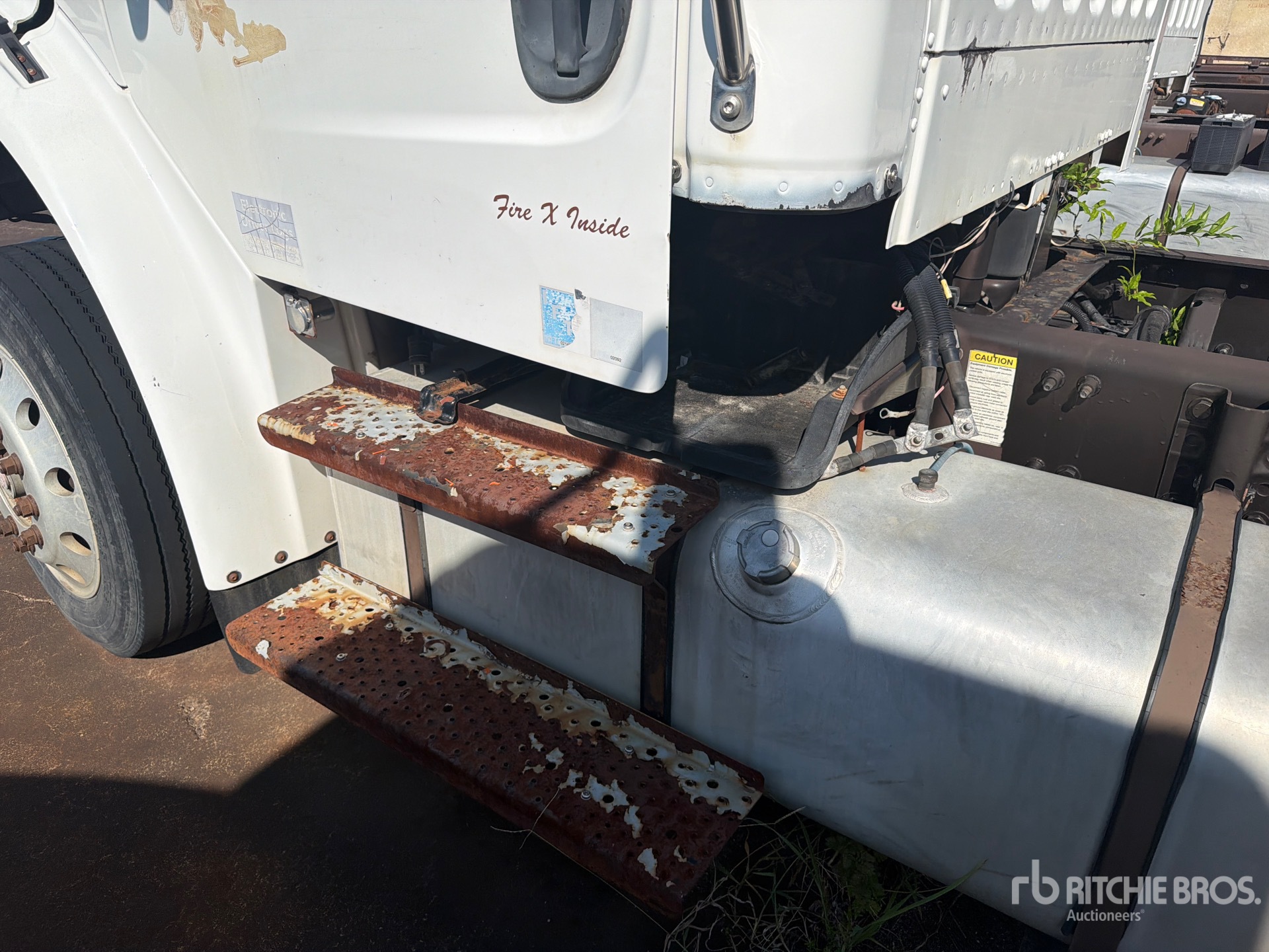 2015 Freightliner M2 106