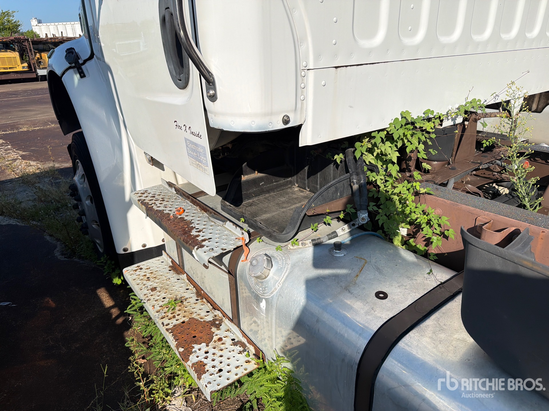 2015 Freightliner M2 106