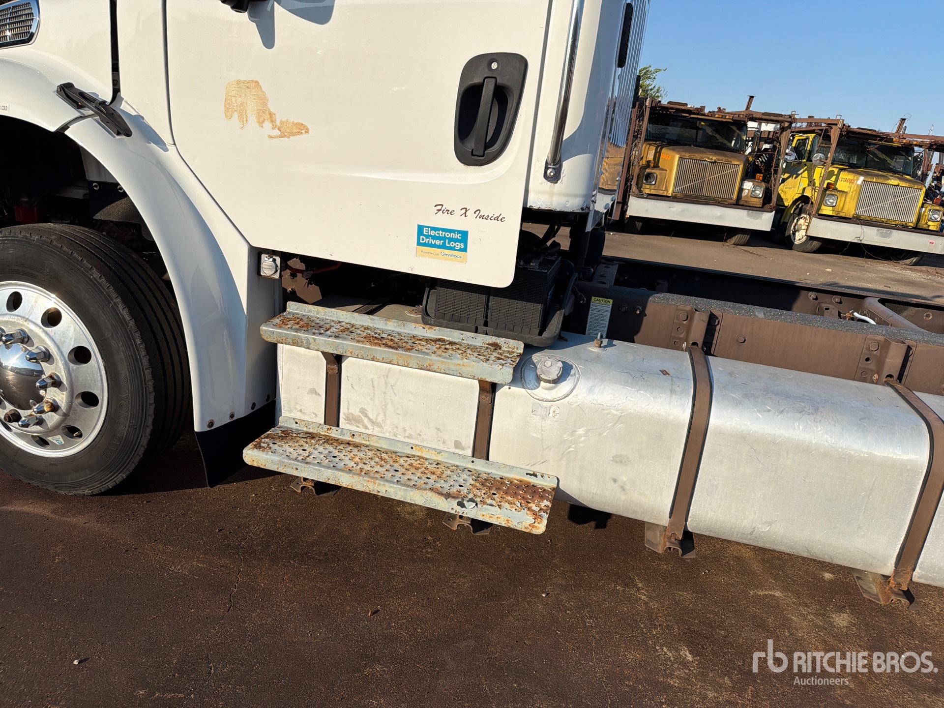 2015 Freightliner M2 106