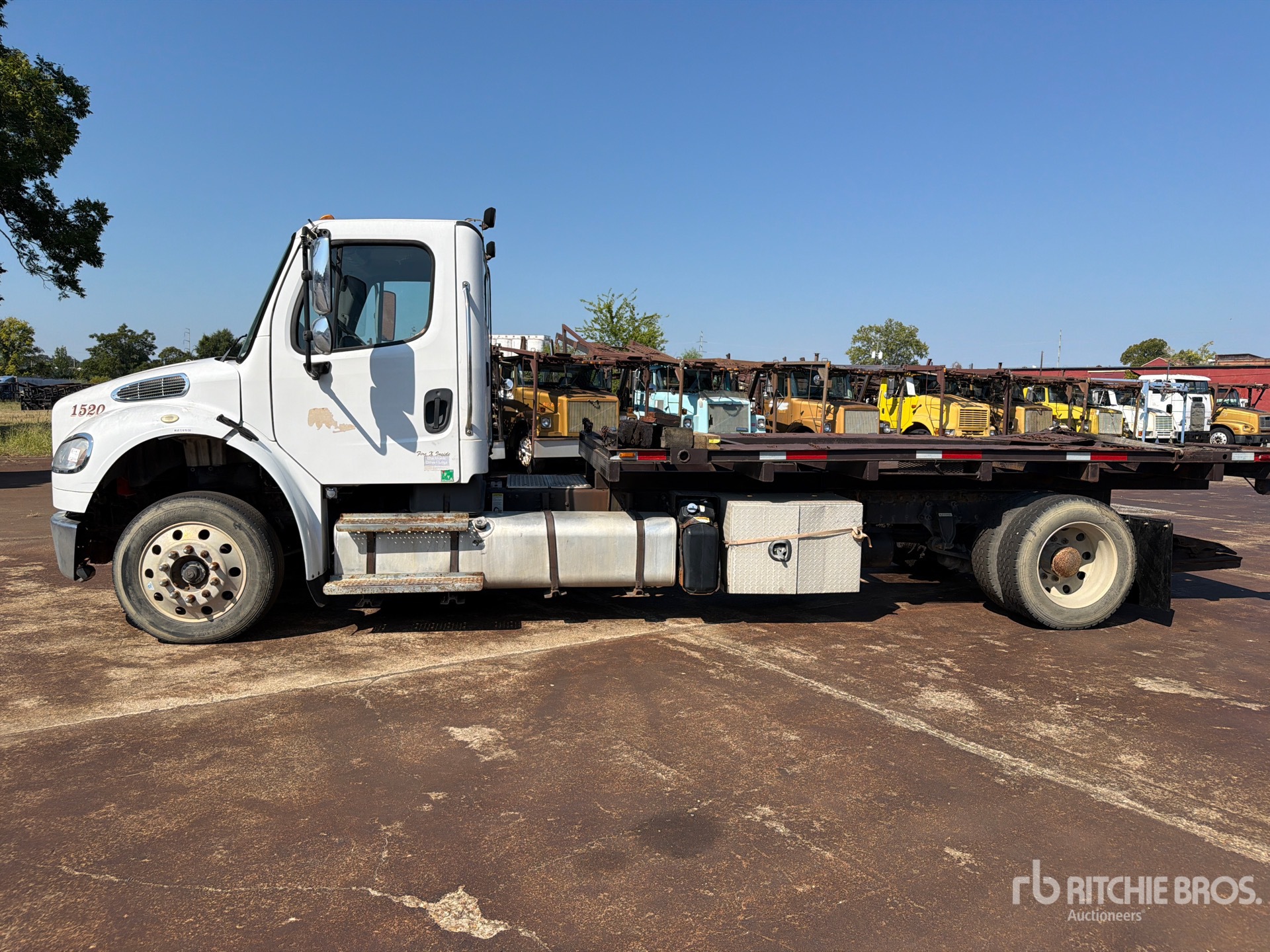 2015 Freightliner M2 106