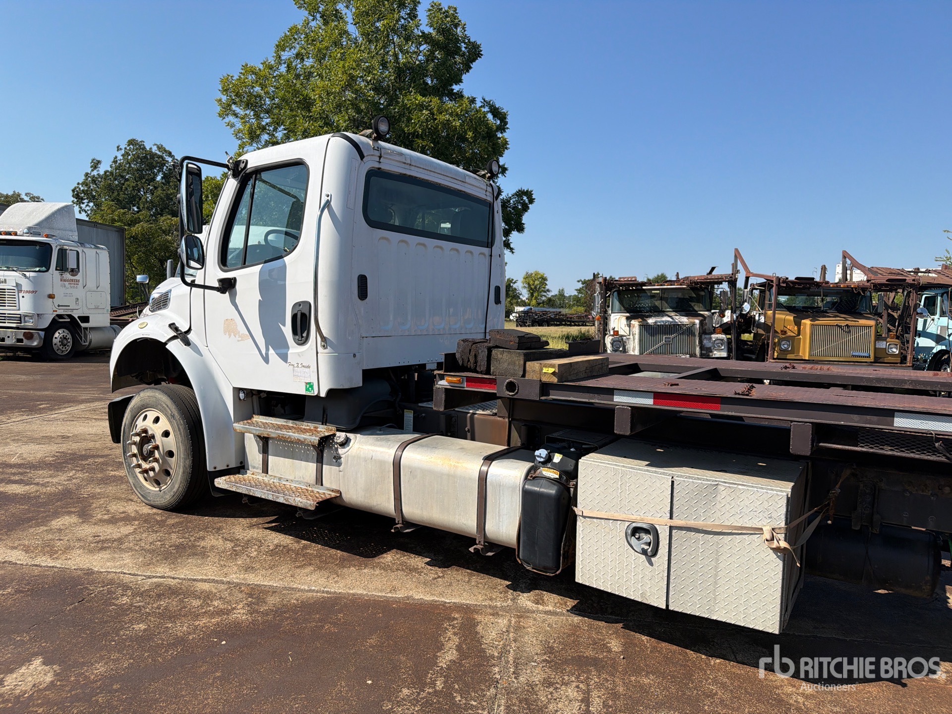 2015 Freightliner M2 106