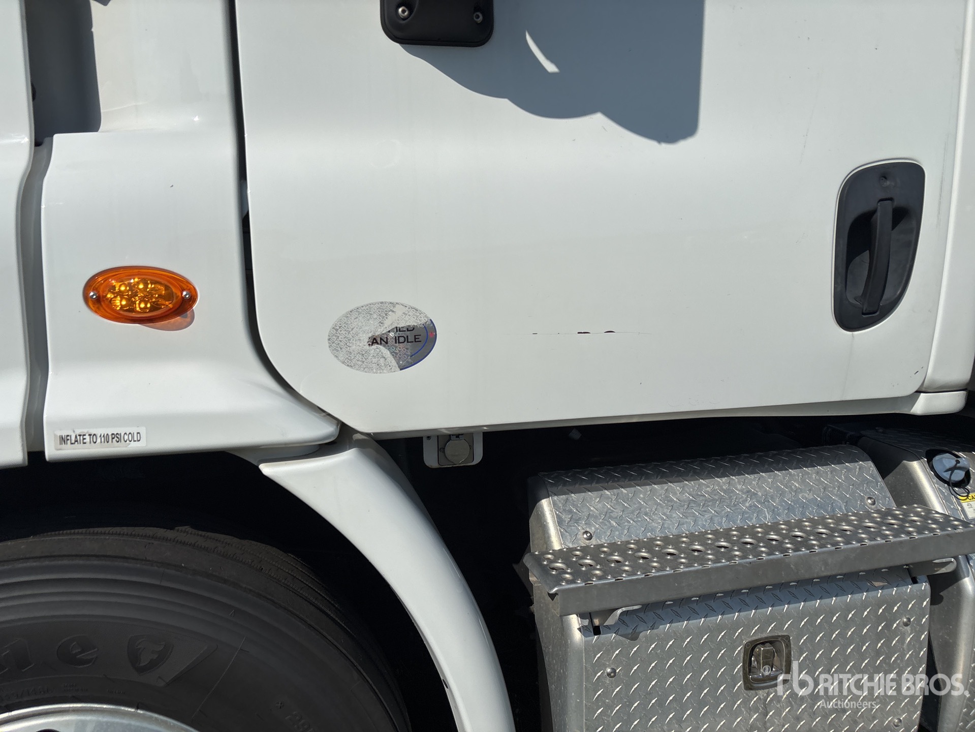 2020 Freightliner CASCADIA 113
