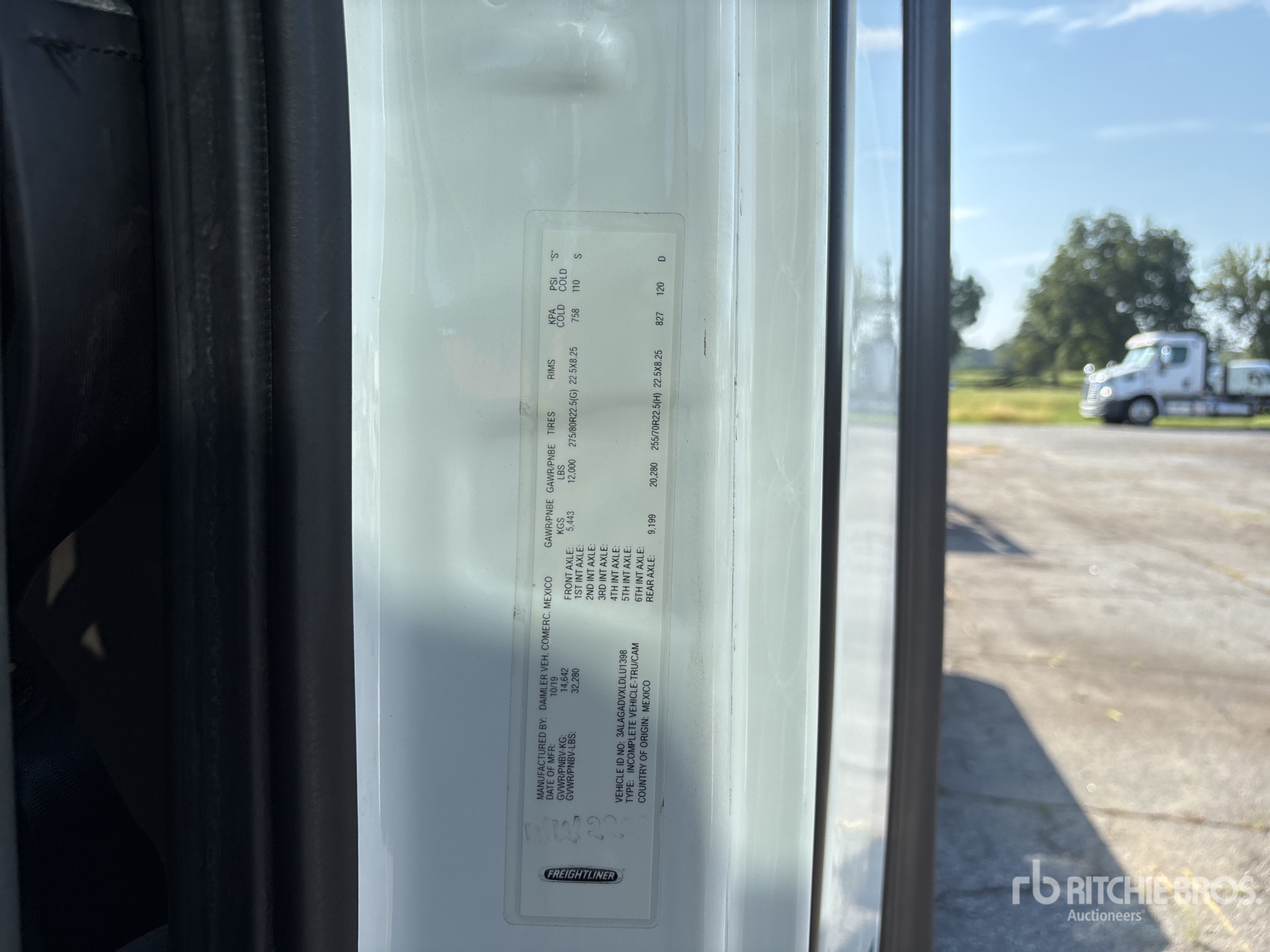 2020 Freightliner CASCADIA 113