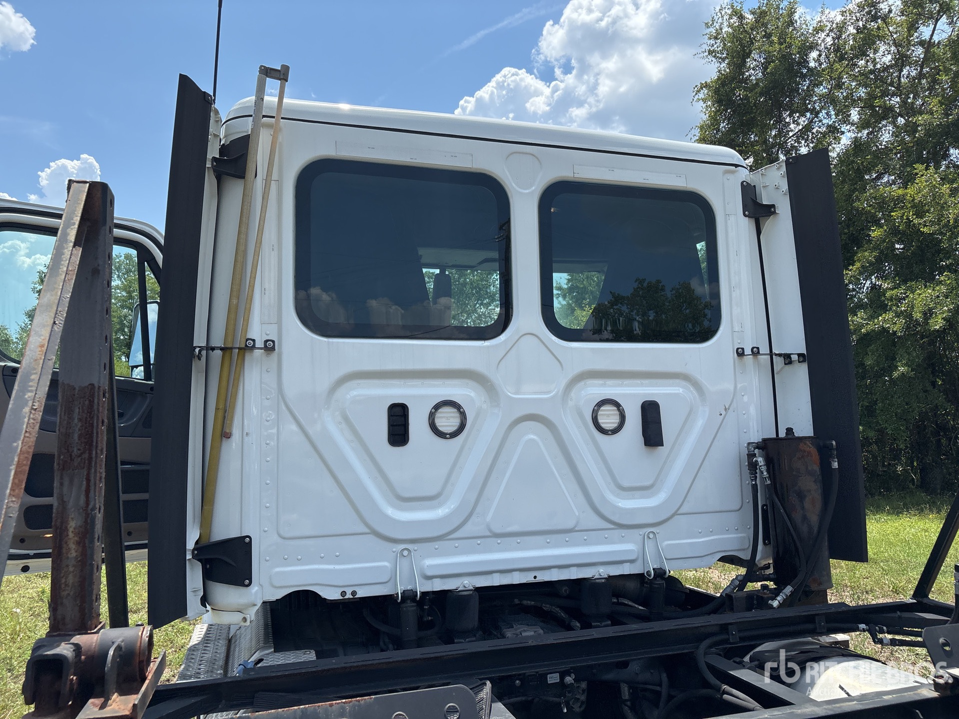 2020 Freightliner Cascadia 113
