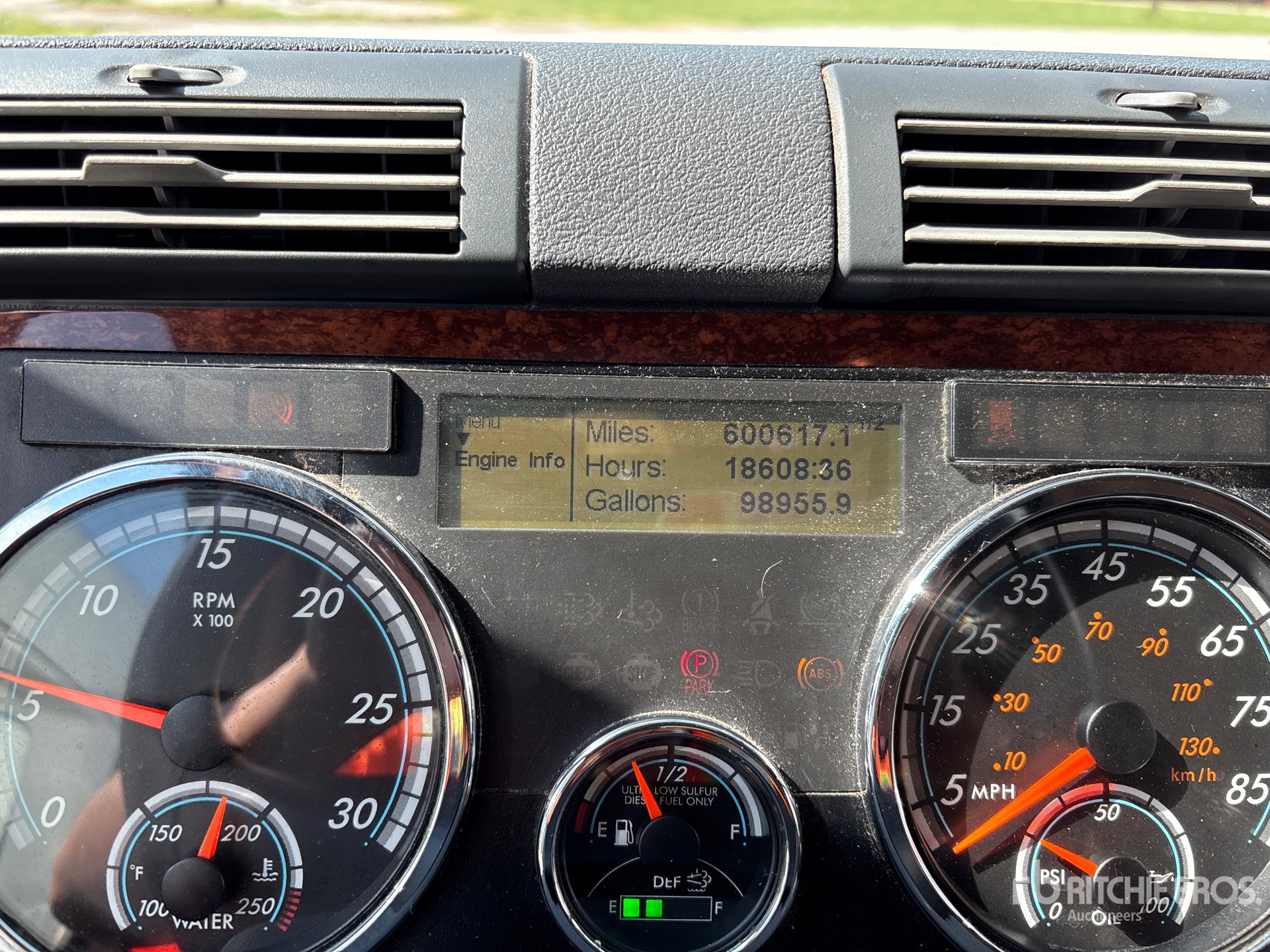 2020 Freightliner Cascadia 113