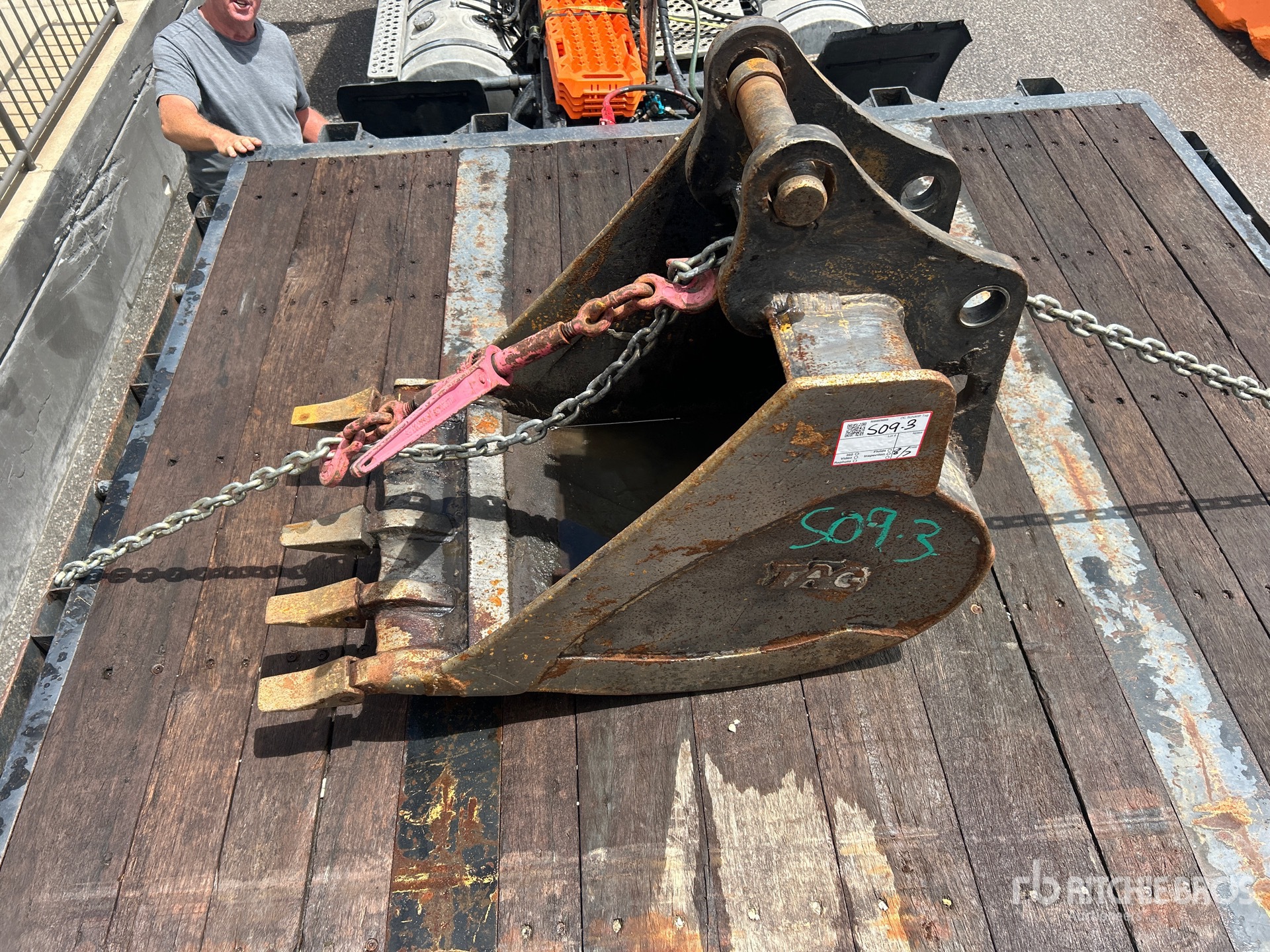 TAG 24 in - Fits John Deere 310 SG
