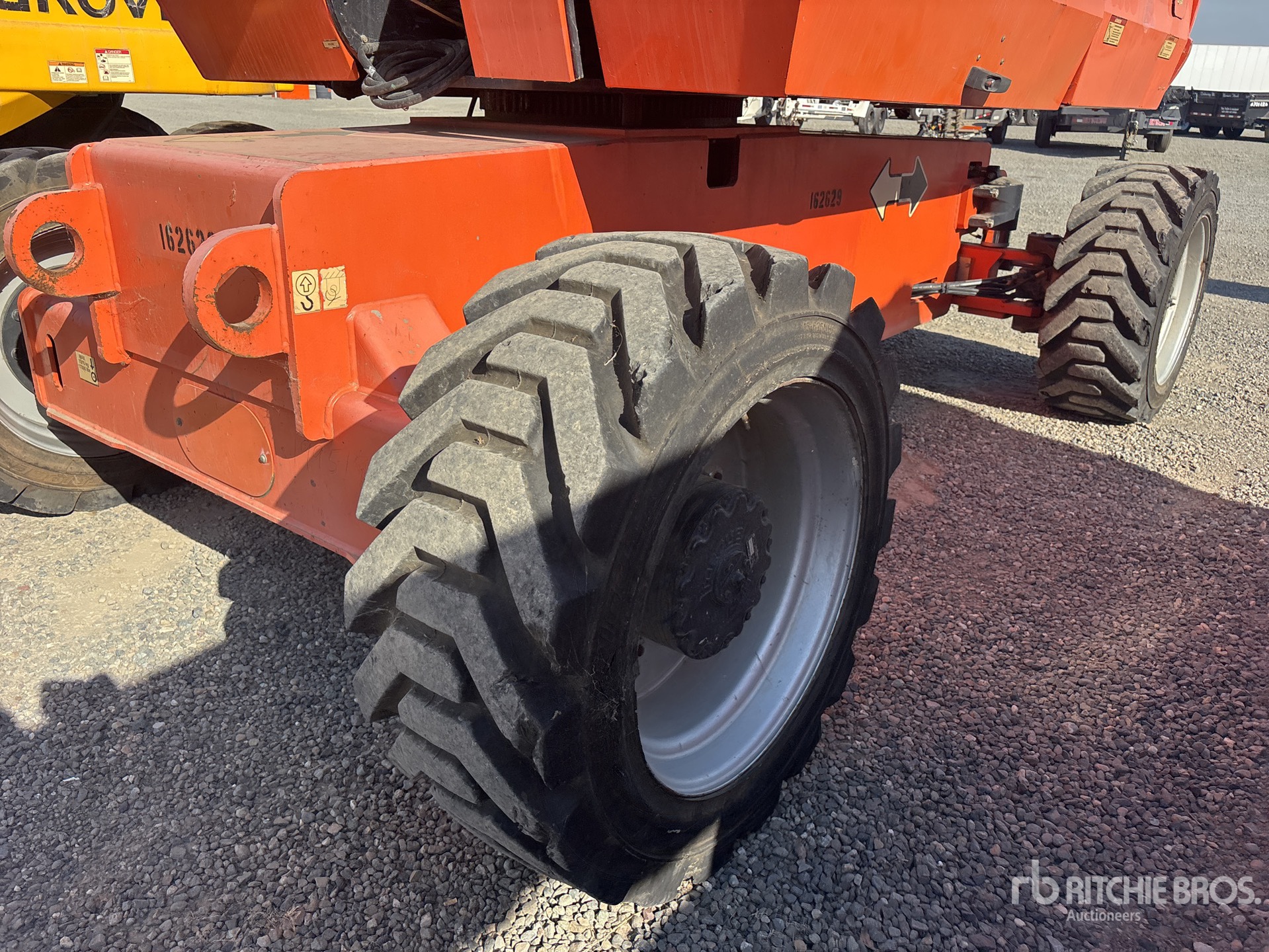 2015 JLG 800S