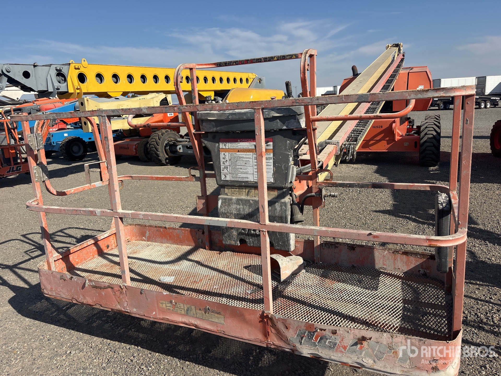 2015 JLG 800S