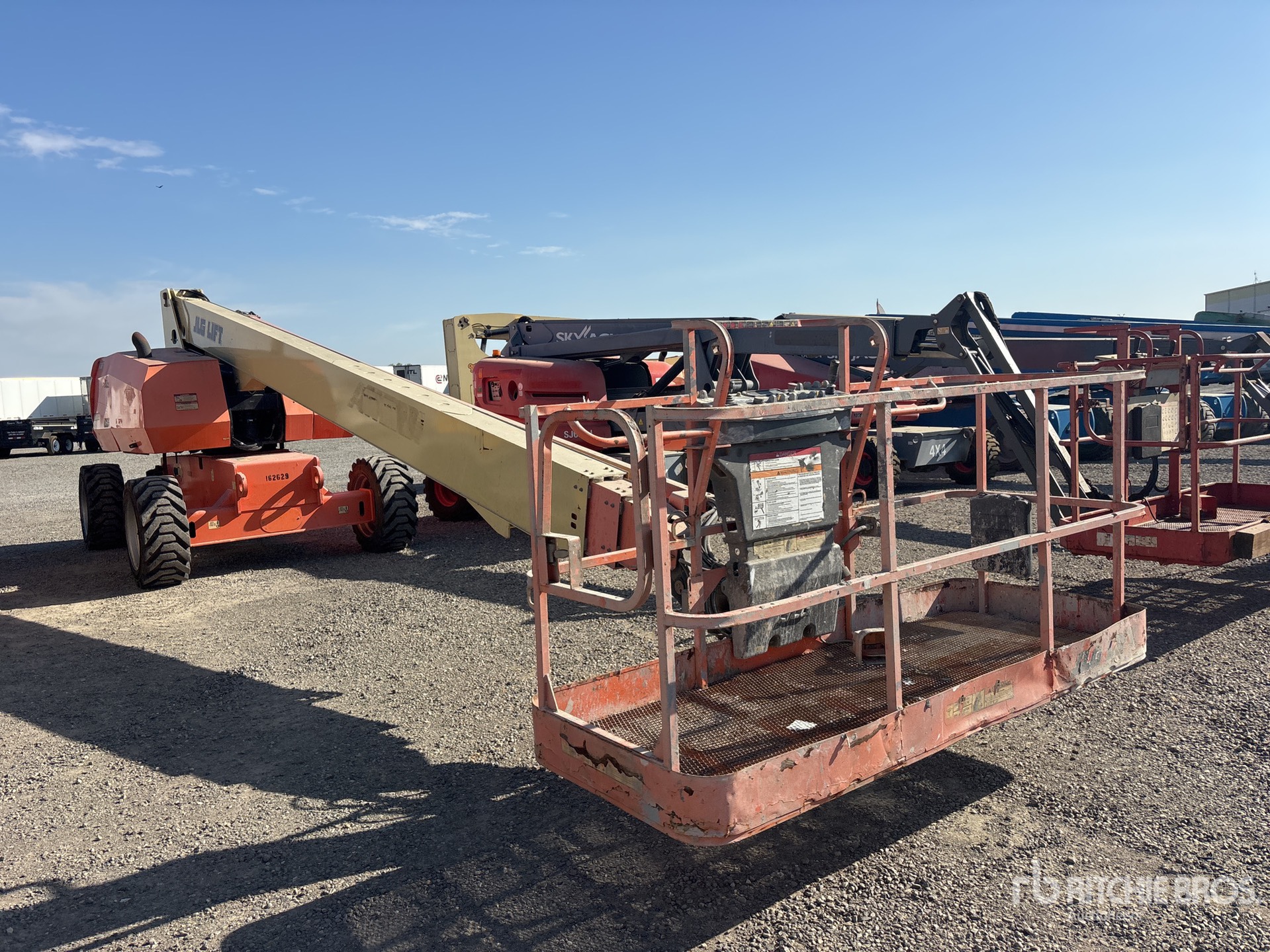 2015 JLG 800S