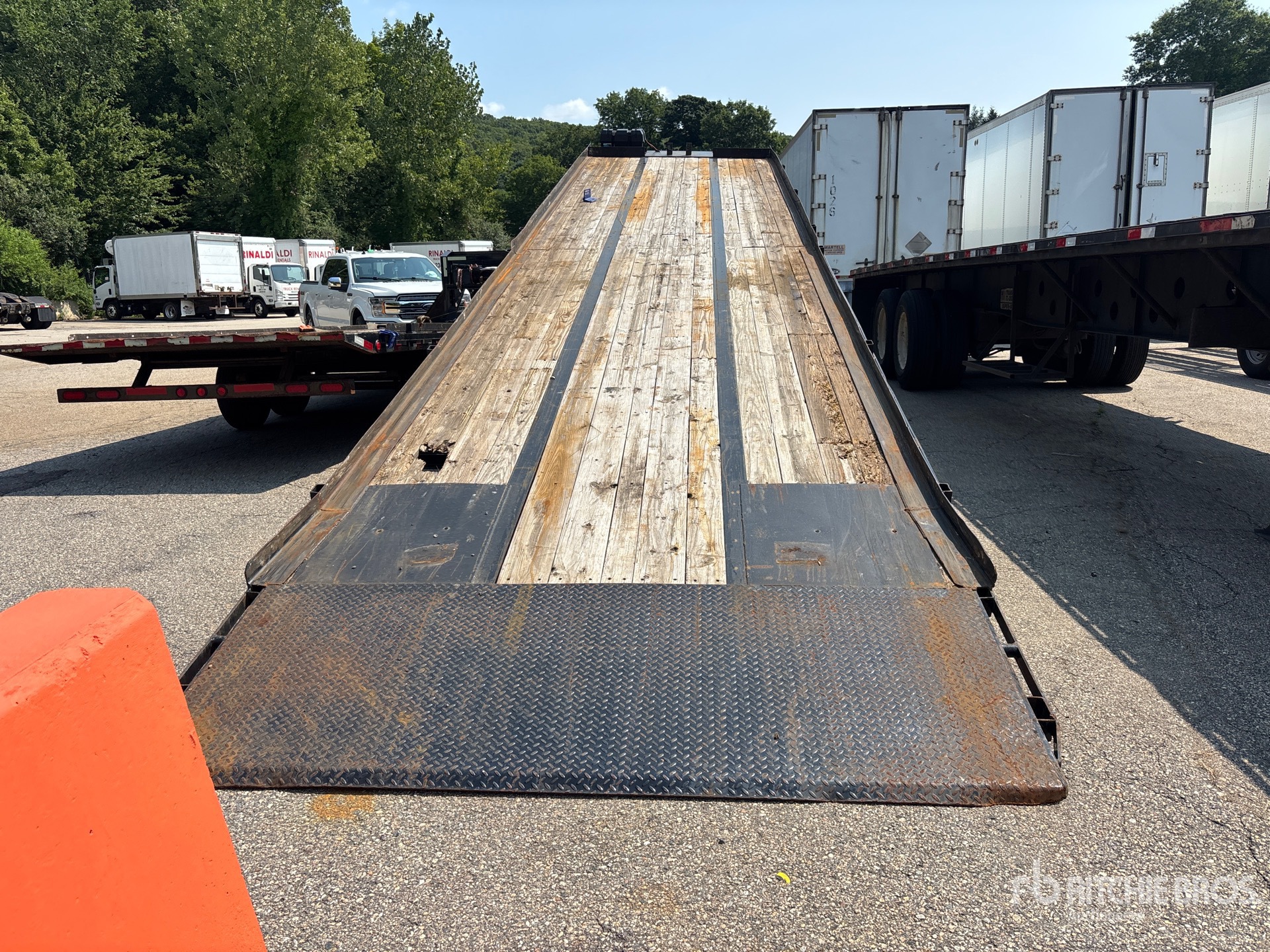 2024 Delco 14790 lb 40 ft T/A Gooseneck