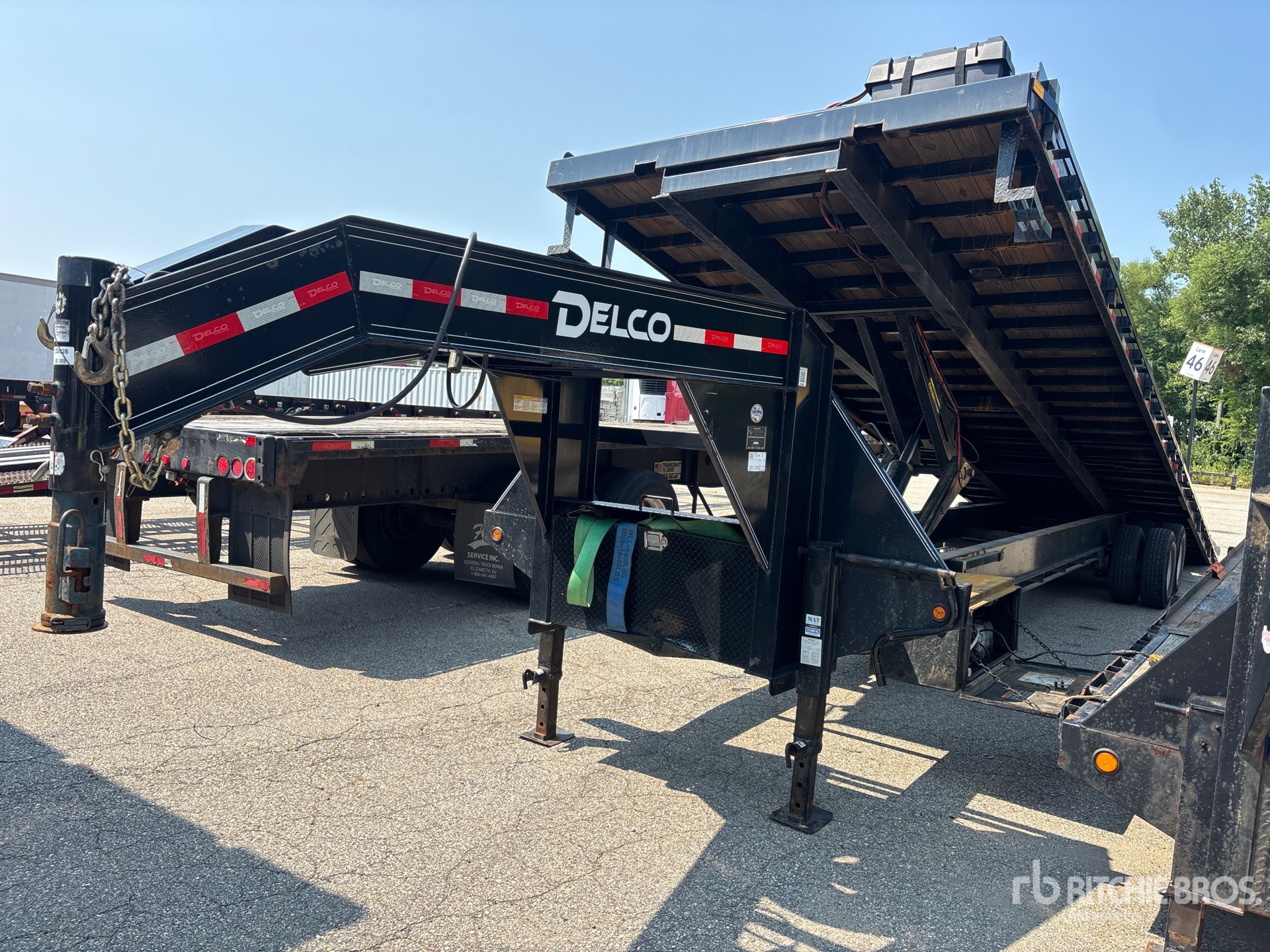 2024 Delco 14790 lb 40 ft T/A Gooseneck