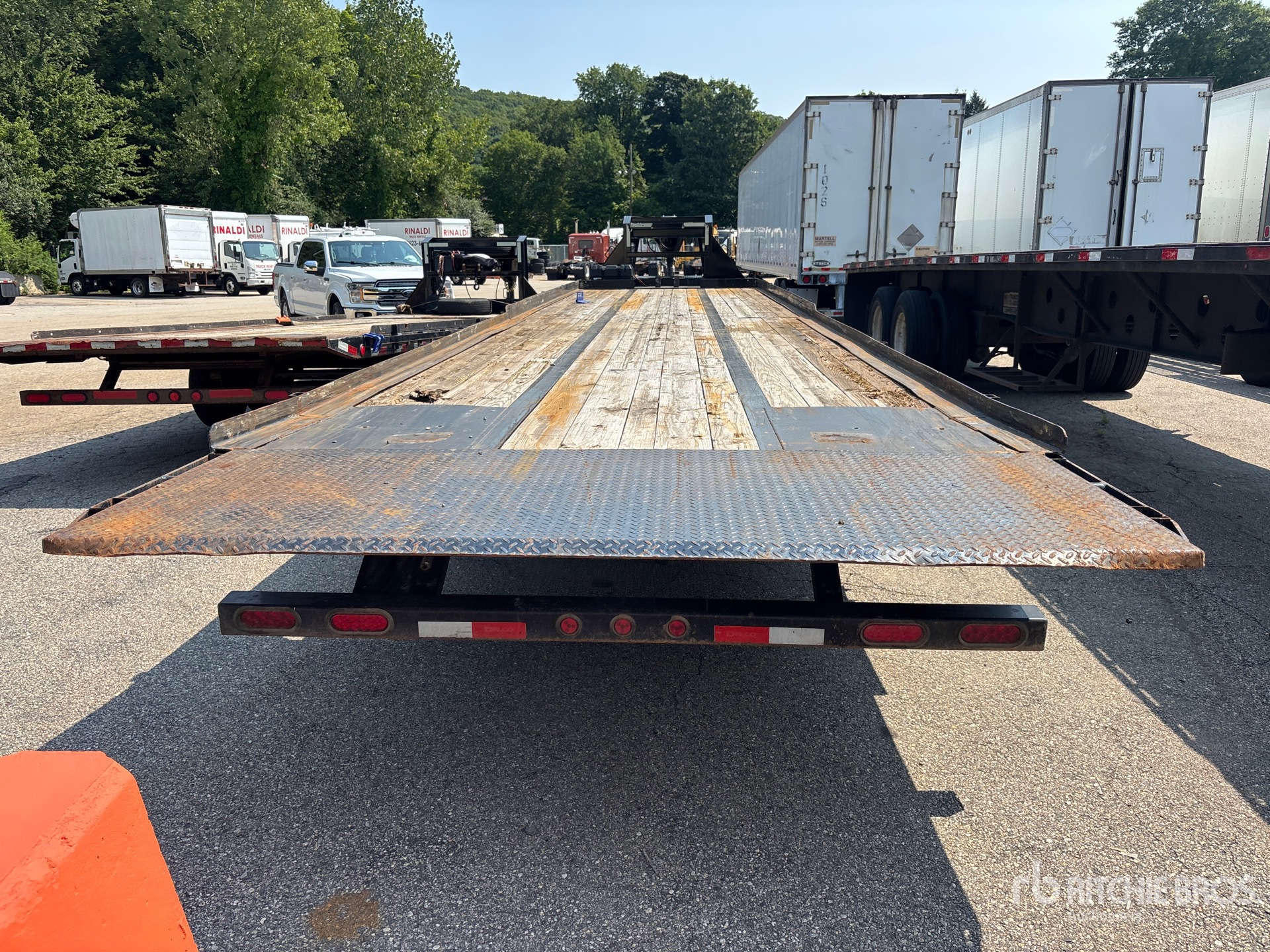 2024 Delco 14790 lb 40 ft T/A Gooseneck