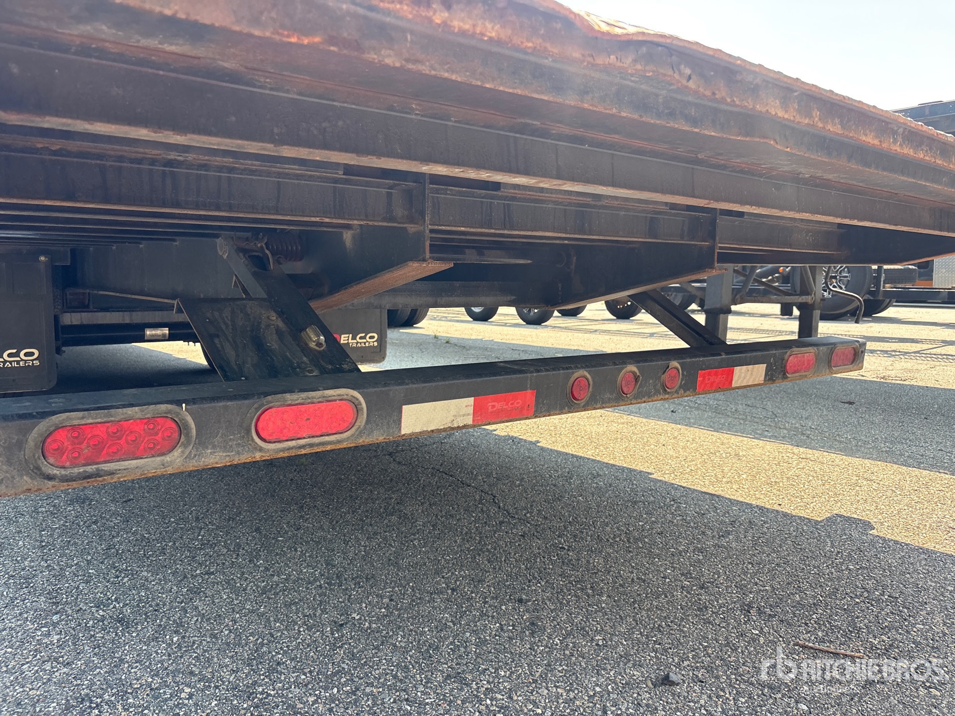 2024 Delco 14790 lb 40 ft T/A Gooseneck