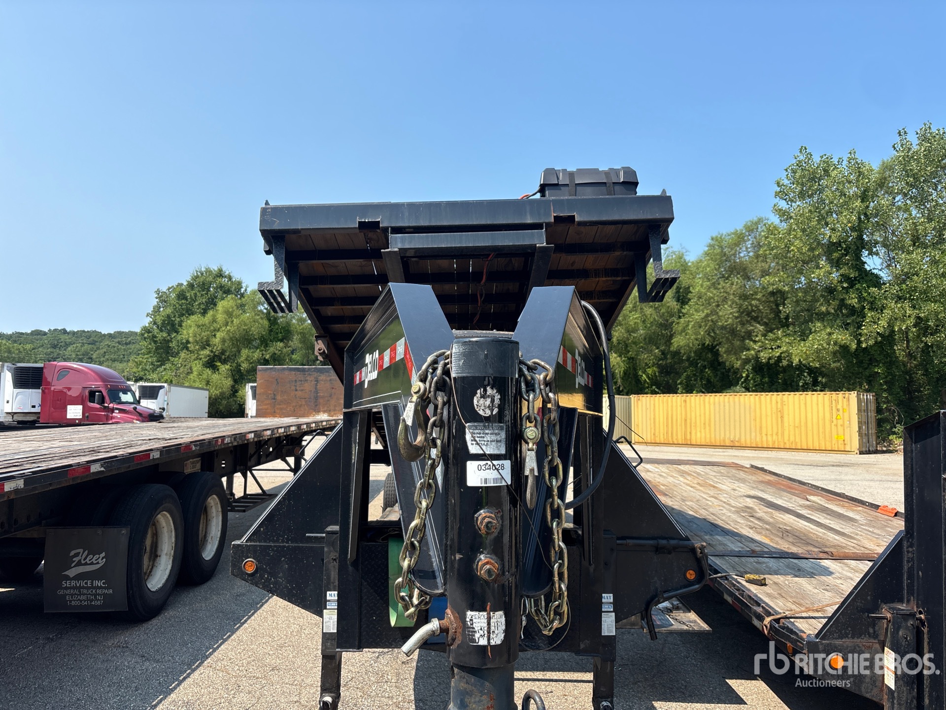 2024 Delco 14790 lb 40 ft T/A Gooseneck