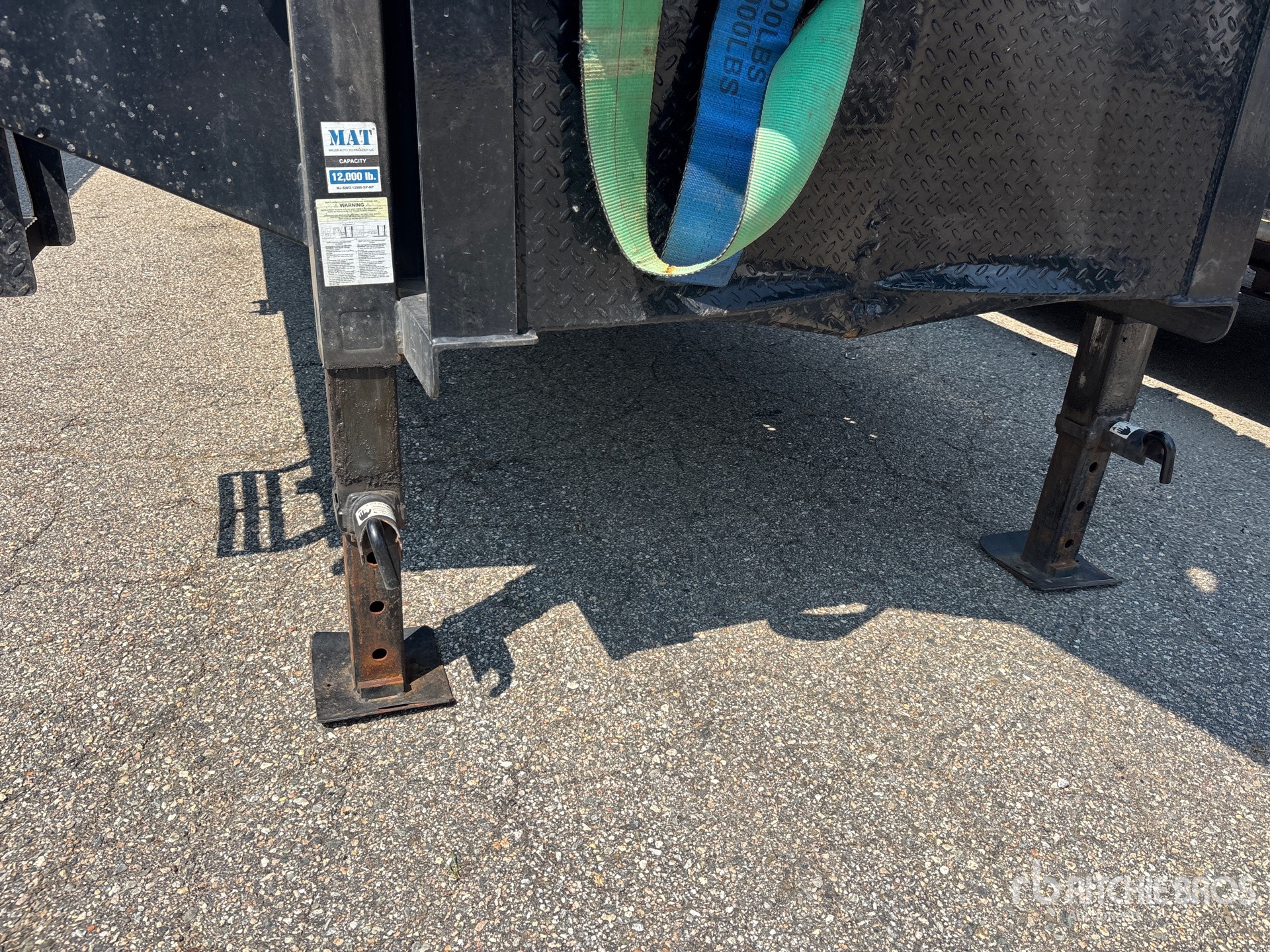 2024 Delco 14790 lb 40 ft T/A Gooseneck