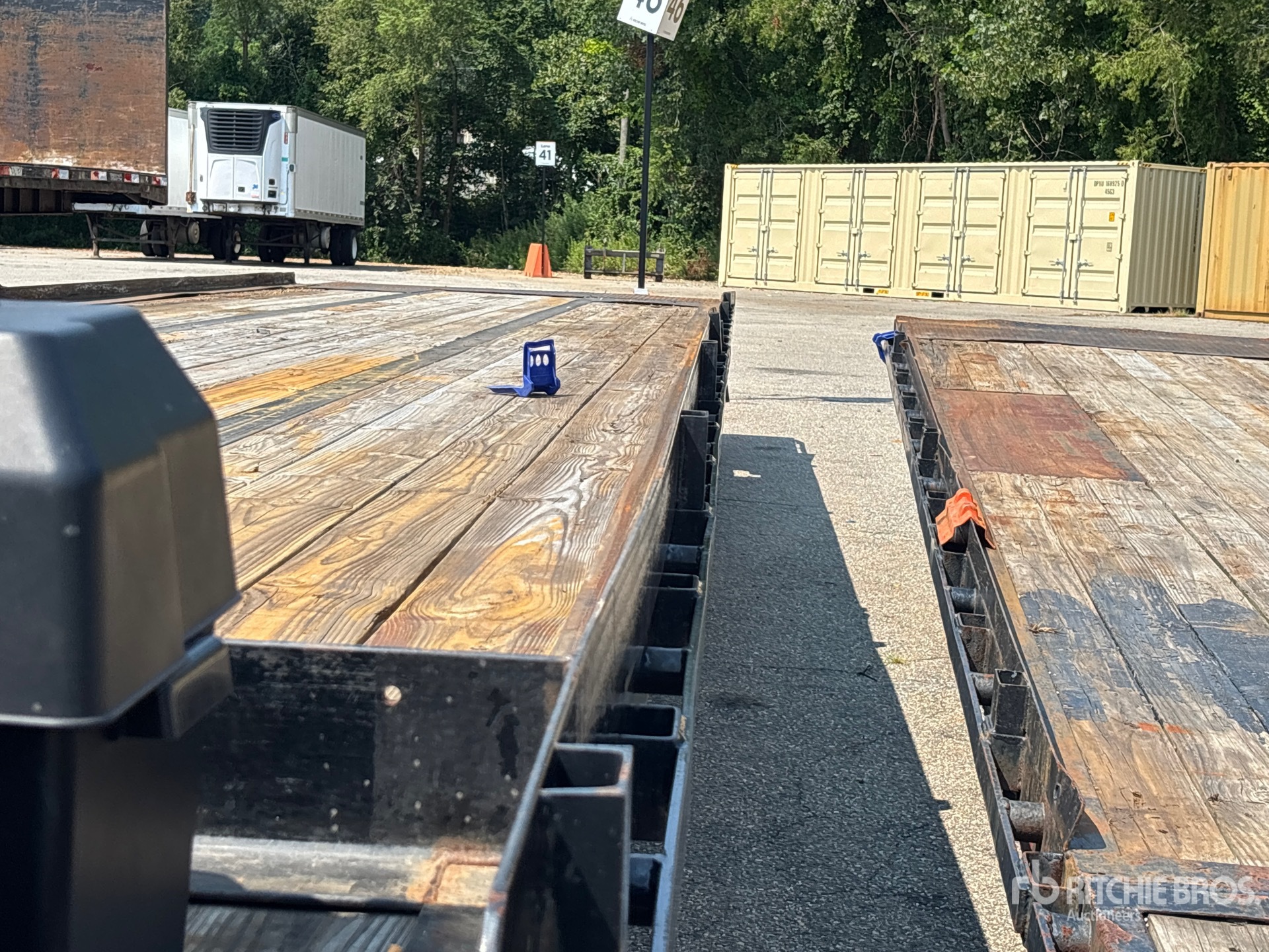 2024 Delco 14790 lb 40 ft T/A Gooseneck