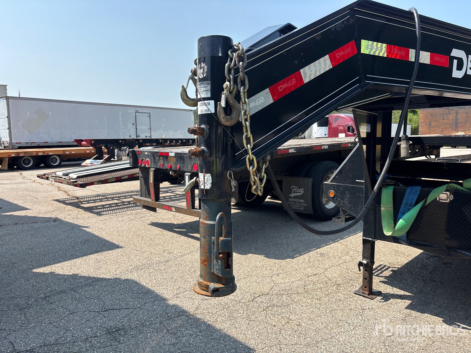 2024 Delco 14790 lb 40 ft T/A Gooseneck