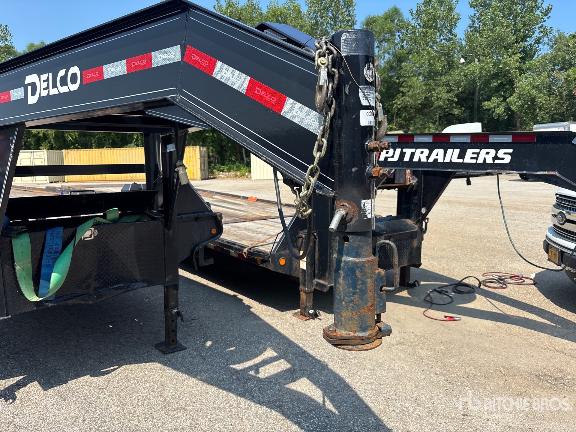 2024 Delco 14790 lb 40 ft T/A Gooseneck