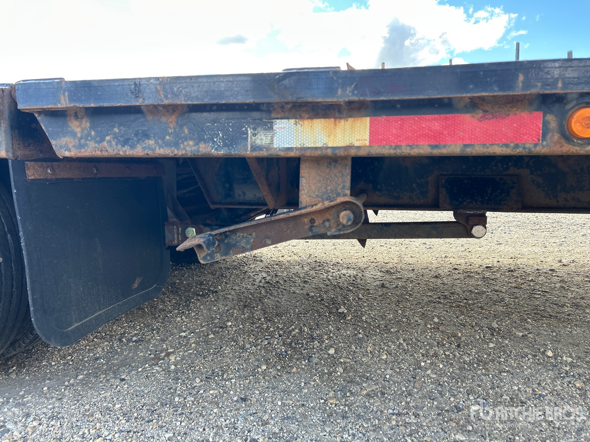 2018 Load Trail 15620 lb 32 ft T/A Gooseneck