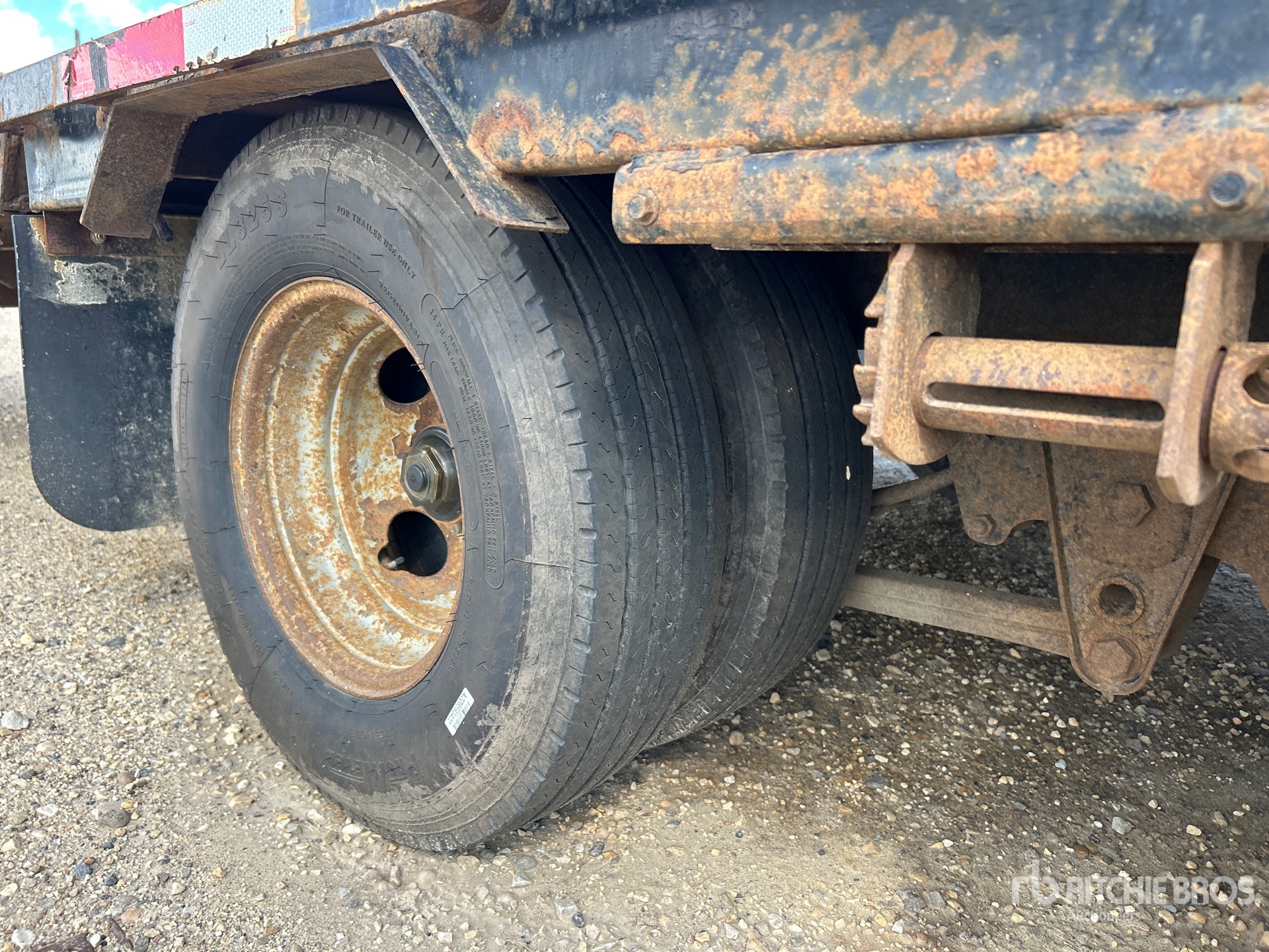 2018 Load Trail 15620 lb 32 ft T/A Gooseneck