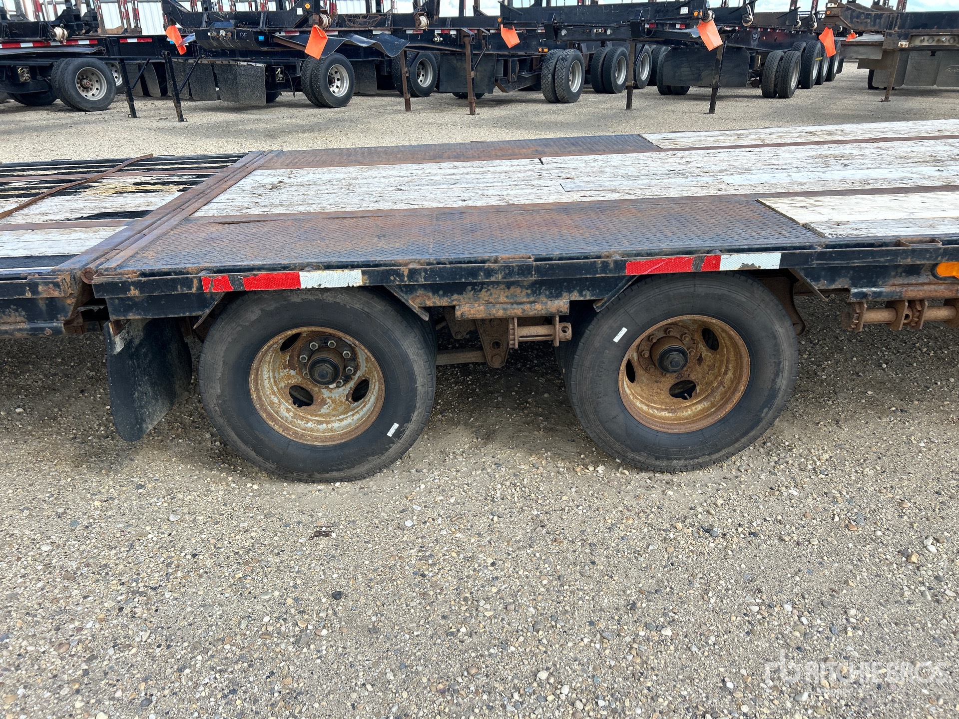2018 Load Trail 15620 lb 32 ft T/A Gooseneck