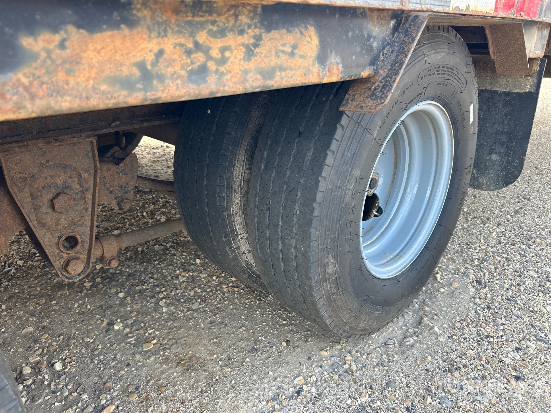 2018 Load Trail 15620 lb 32 ft T/A Gooseneck
