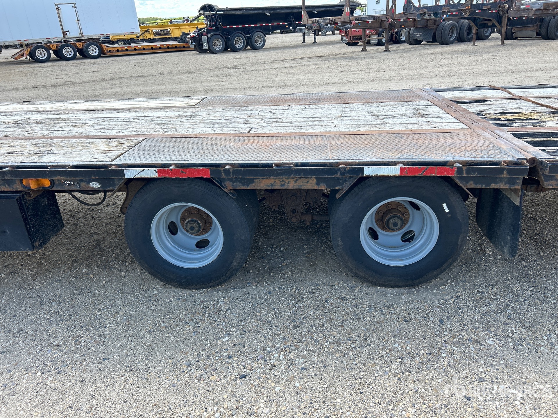 2018 Load Trail 15620 lb 32 ft T/A Gooseneck