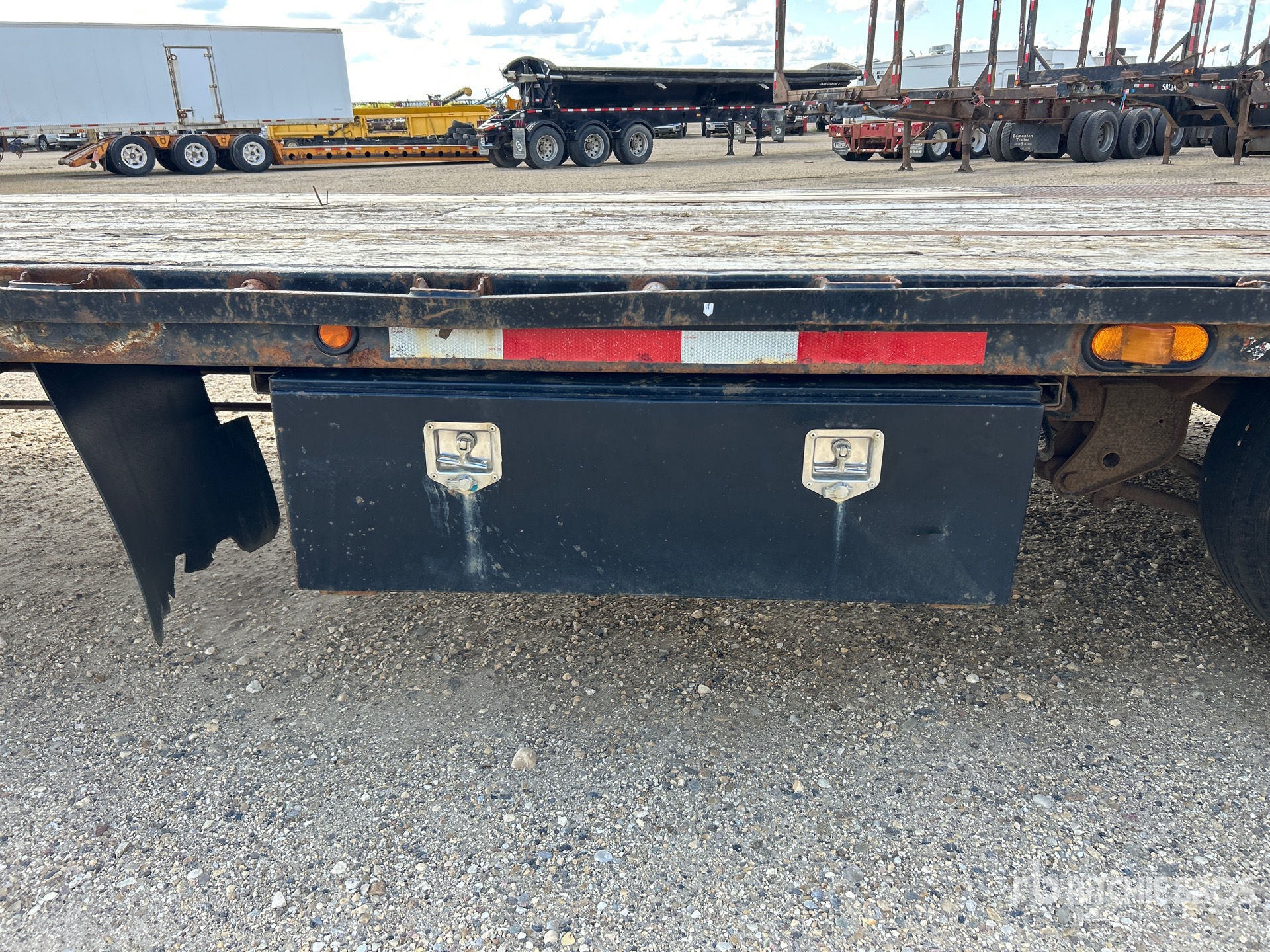 2018 Load Trail 15620 lb 32 ft T/A Gooseneck