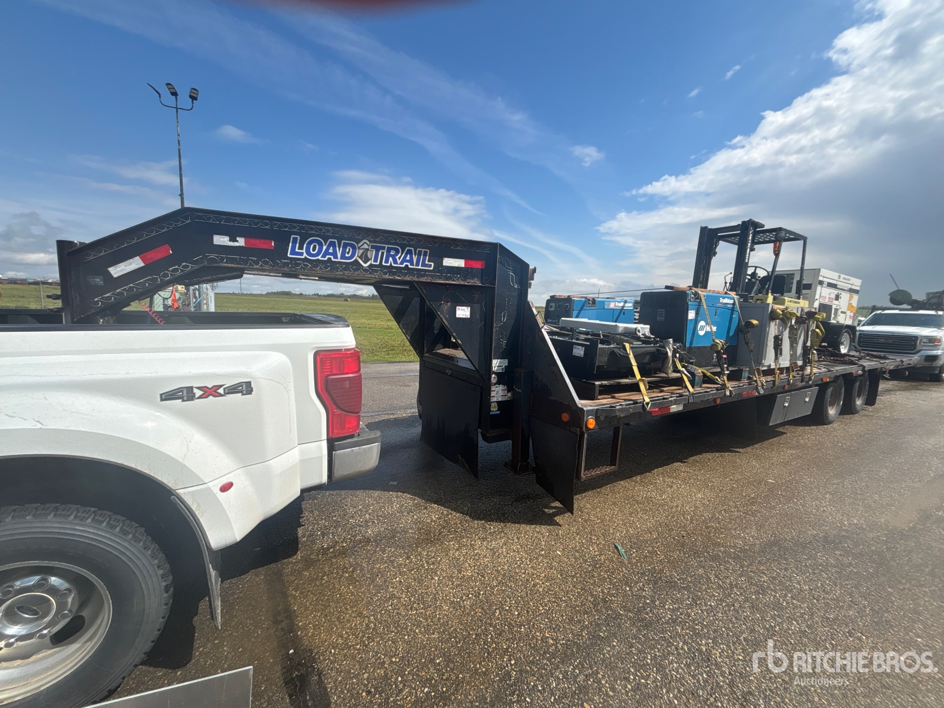 2018 Load Trail 15620 lb 32 ft T/A