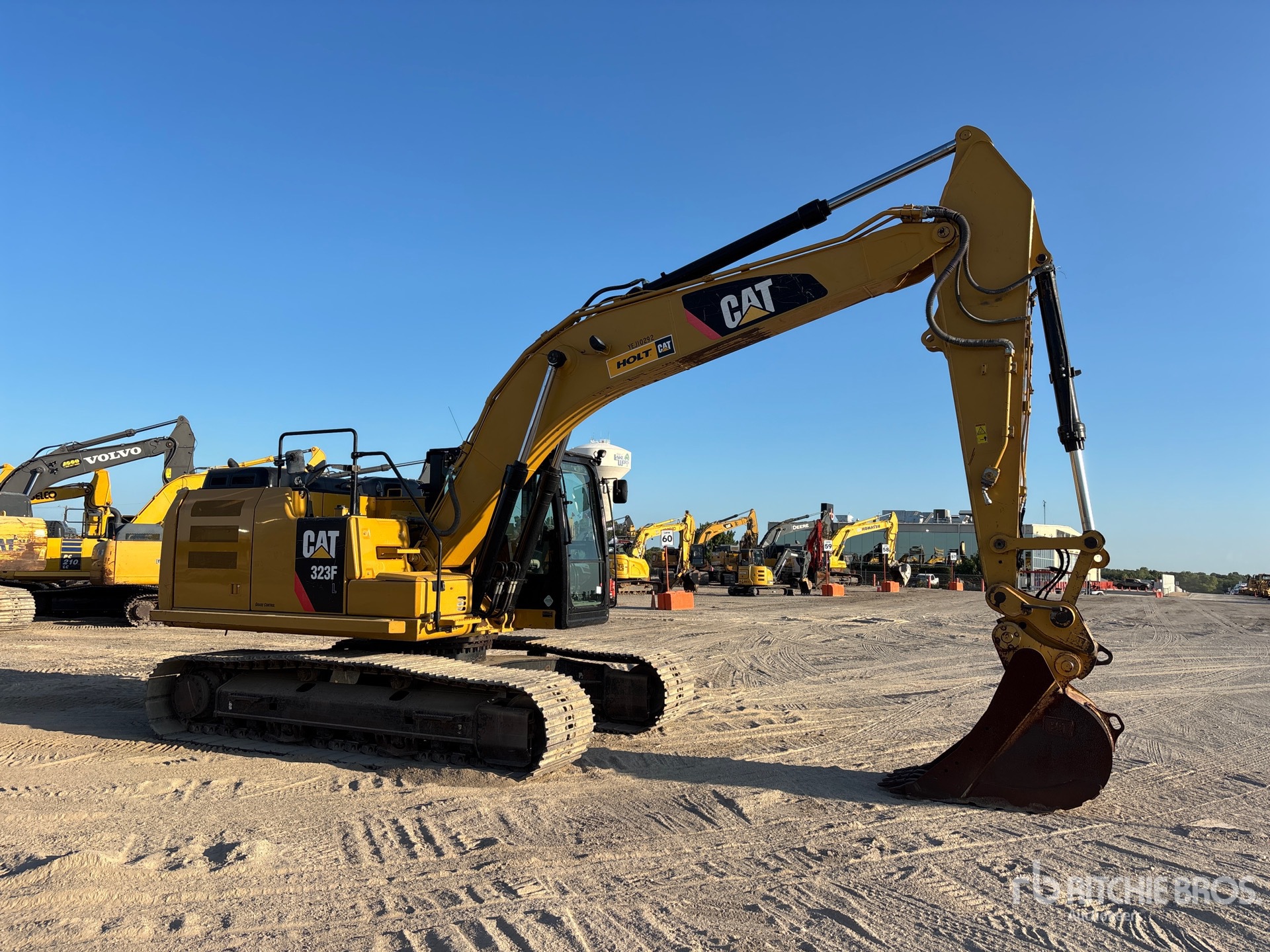 2017 Caterpillar 323F L