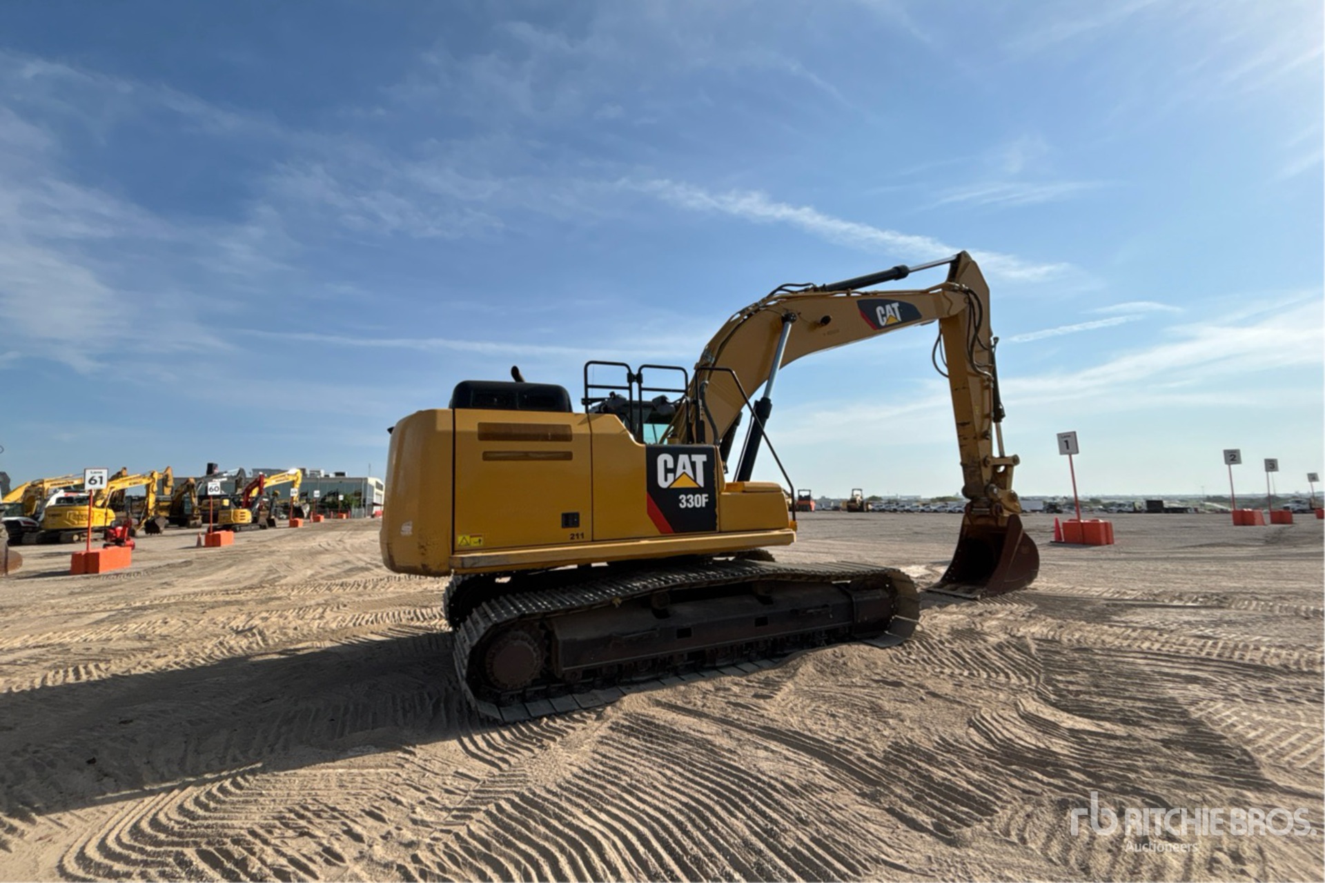 2019 Caterpillar 330F L