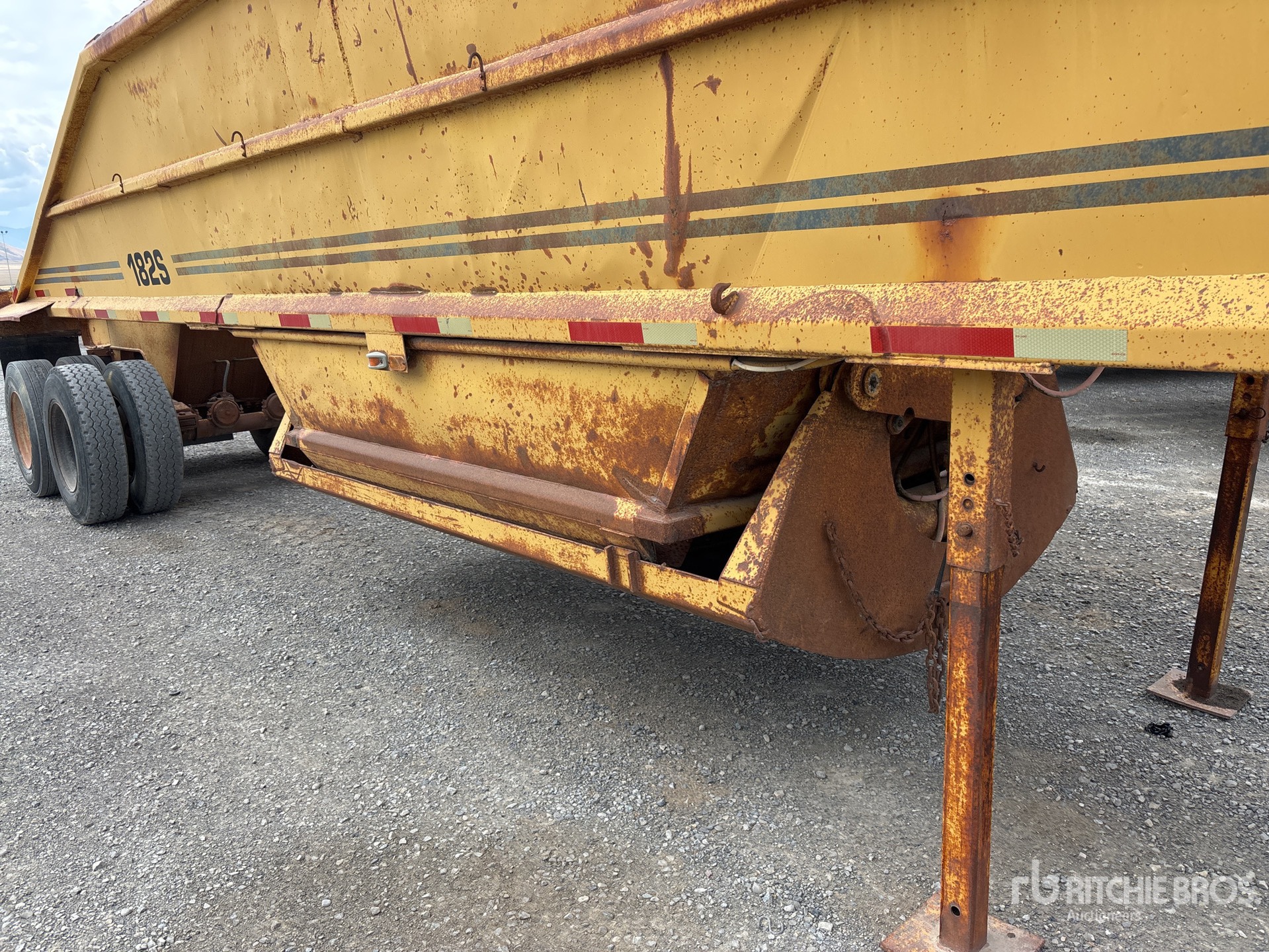 1974 Load King 35 ft T/A